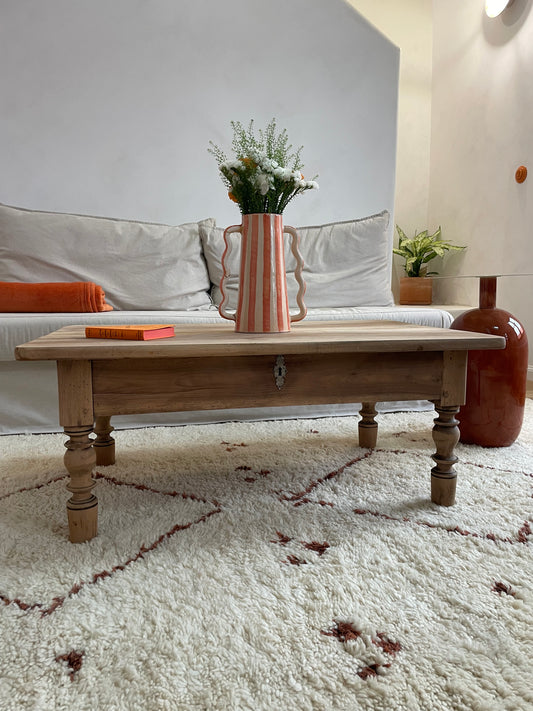 Table basse ancienne en bois brut décapé — 100 x 64 cm — pièce unique