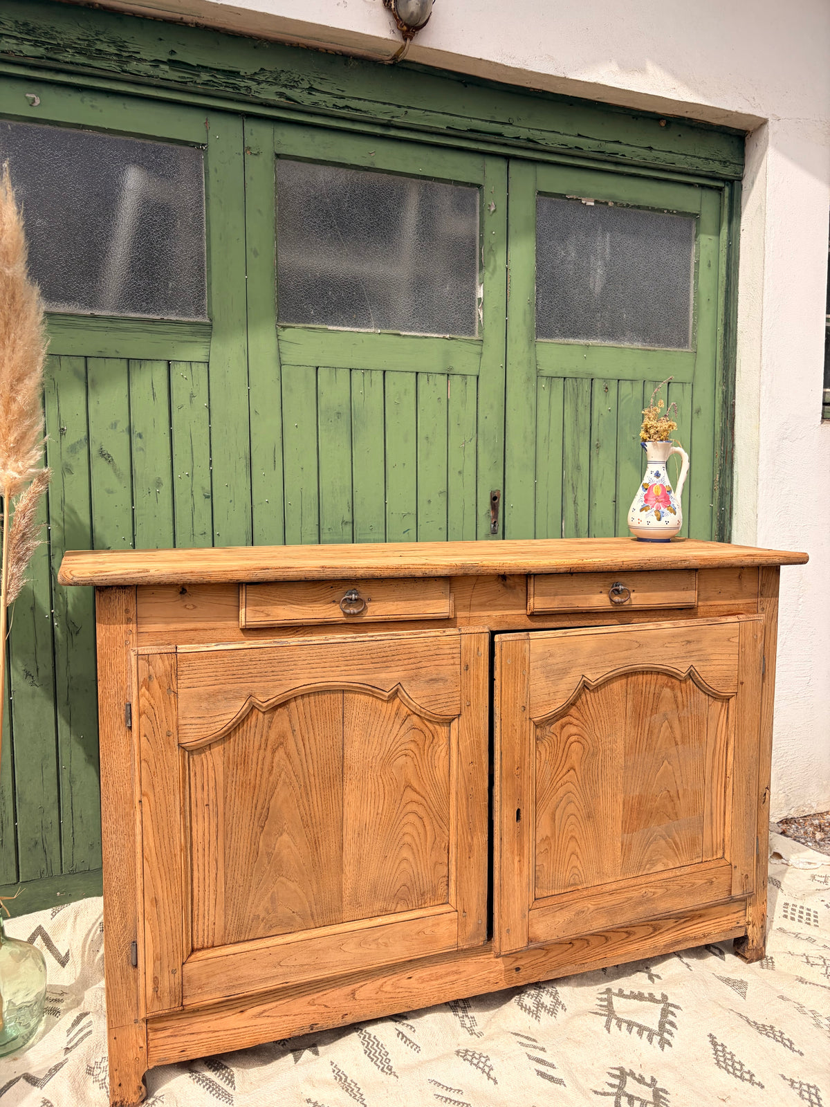 Buffet ancien en bois massif décapé – 160 cm