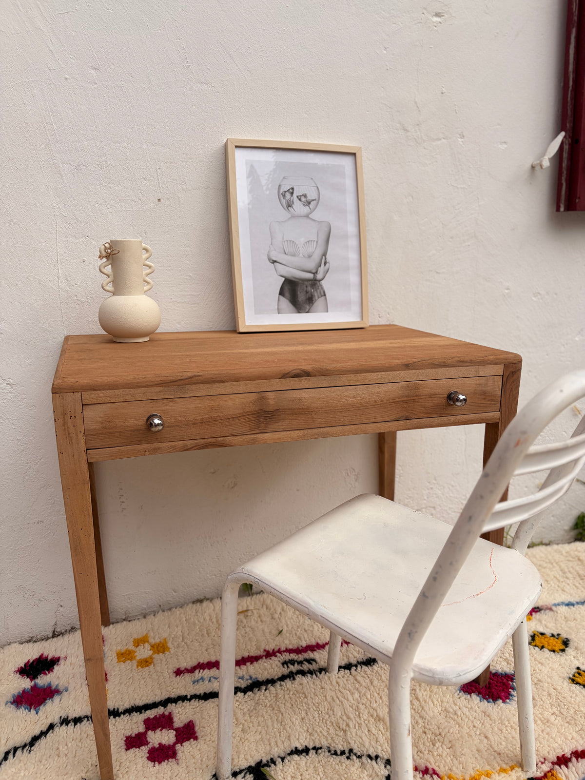 Petit bureau vintage en bois massif – tiroir & poignées chromées – 80 cm