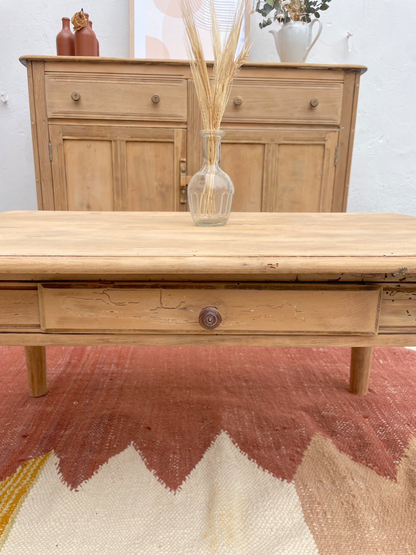 Table basse ancienne en bois massif vintage – patine naturelle