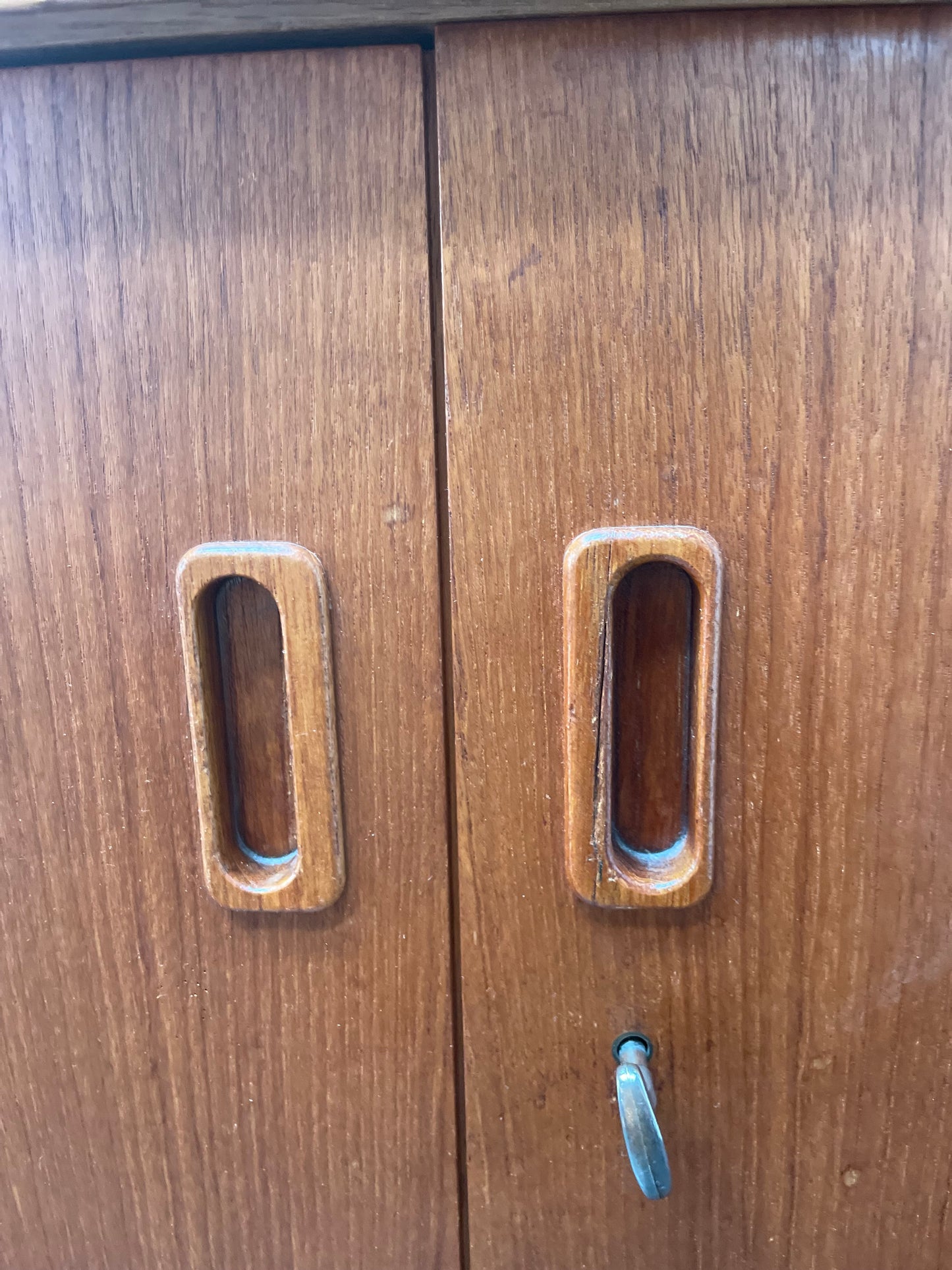 Vaisselier scandinave vintage en teck – Années 1960