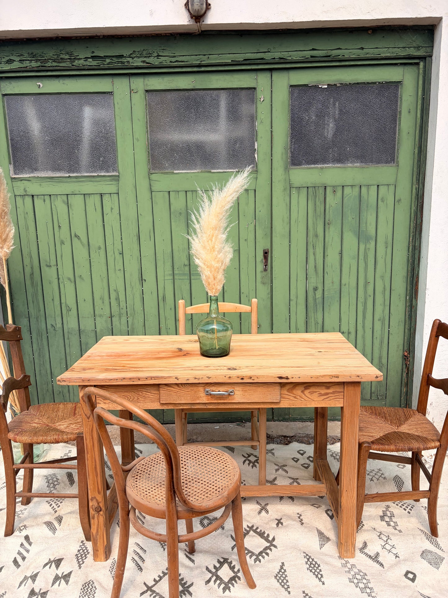 Petite table de ferme en bois massif – Idéale cuisine ou petits espaces