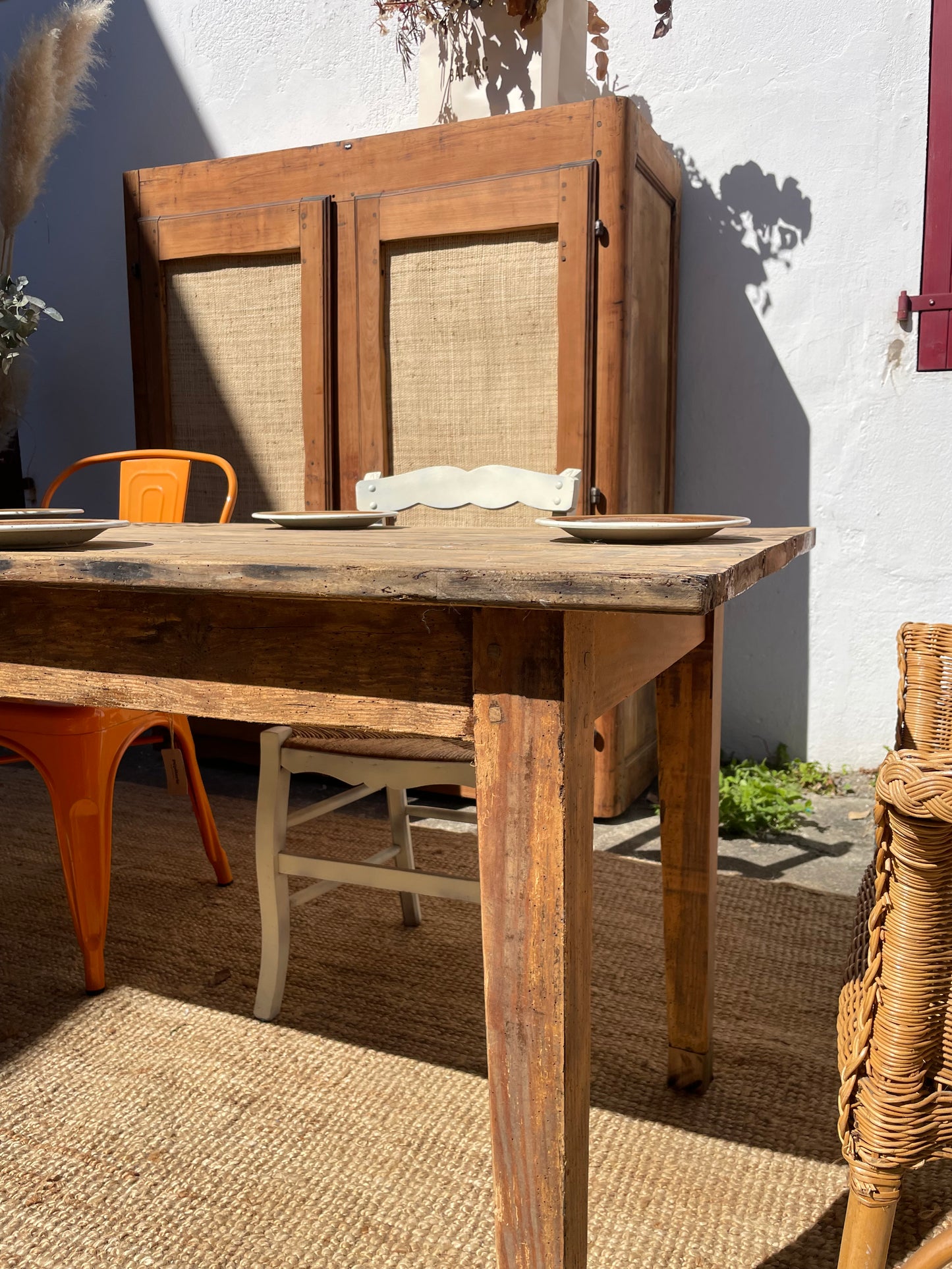 Table de Ferme Basque — L’Âme des Grandes Tablées
Pin des Landes · Fin XIXe siècle · 230 × 75 × 75 cm