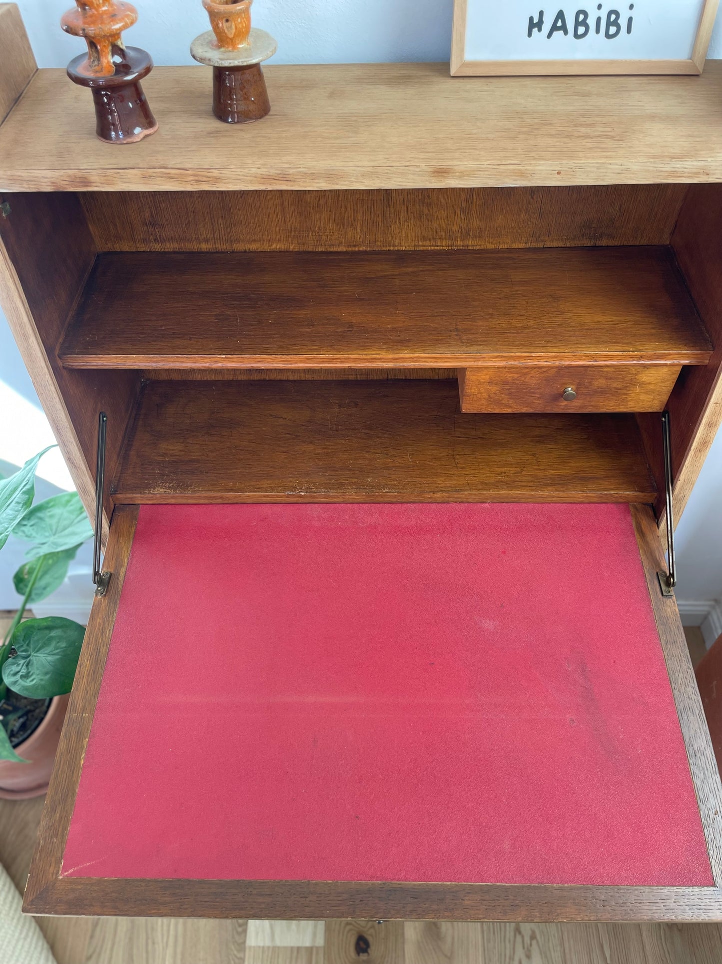 Secrétaire vintage en bois — petit bureau avec abattant et étagères