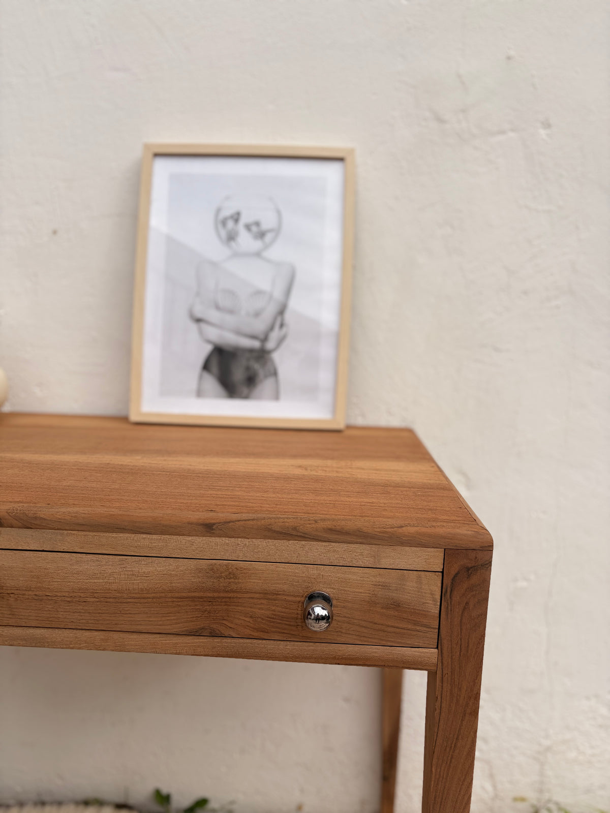 Petit bureau vintage en bois massif – tiroir & poignées chromées – 80 cm