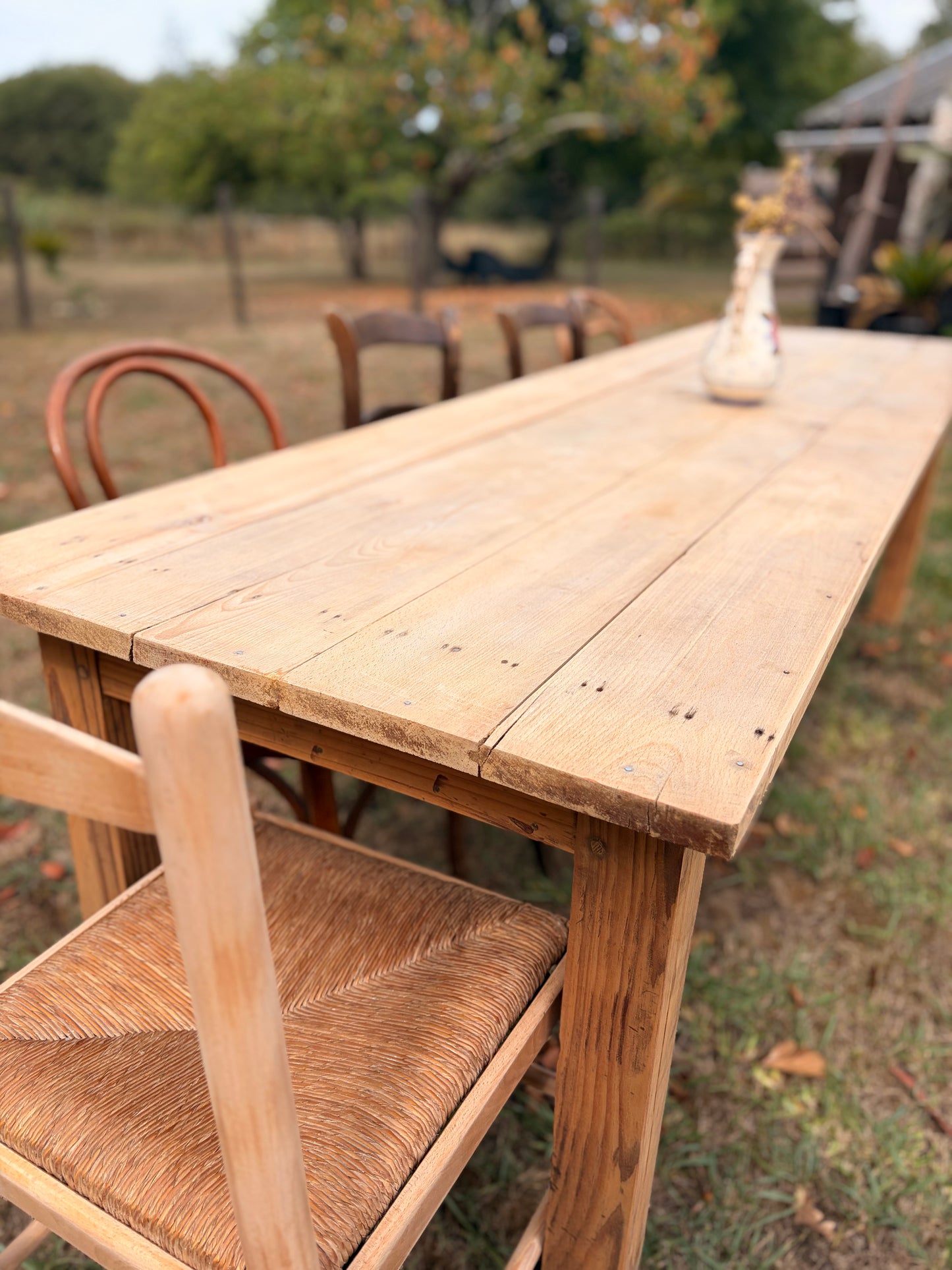 Grande table de ferme ancienne en bois massif 250 cm | Table de restaurant vintage – Pépiterie
