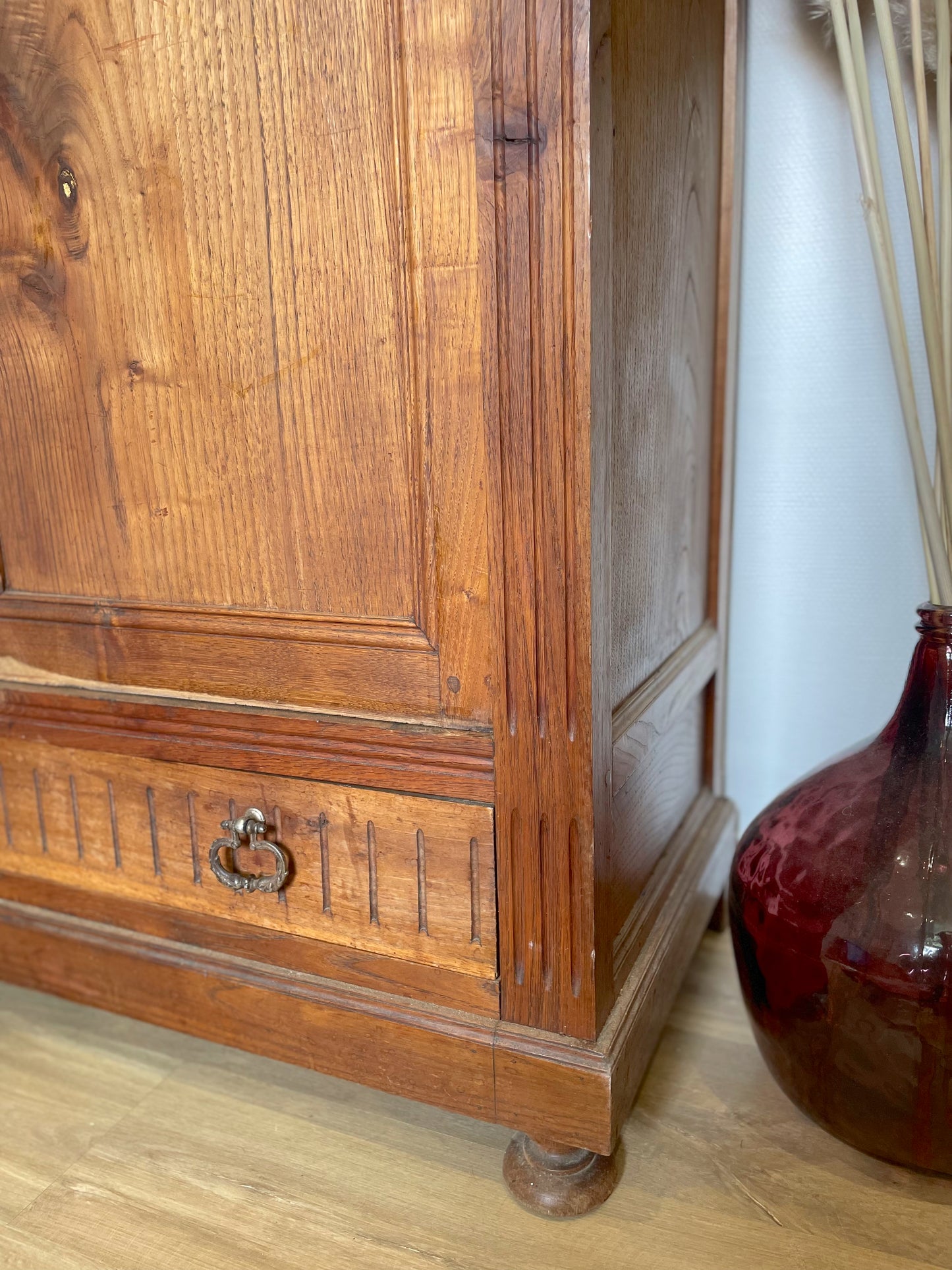 Armoire vintage bois brut, étagères et penderie