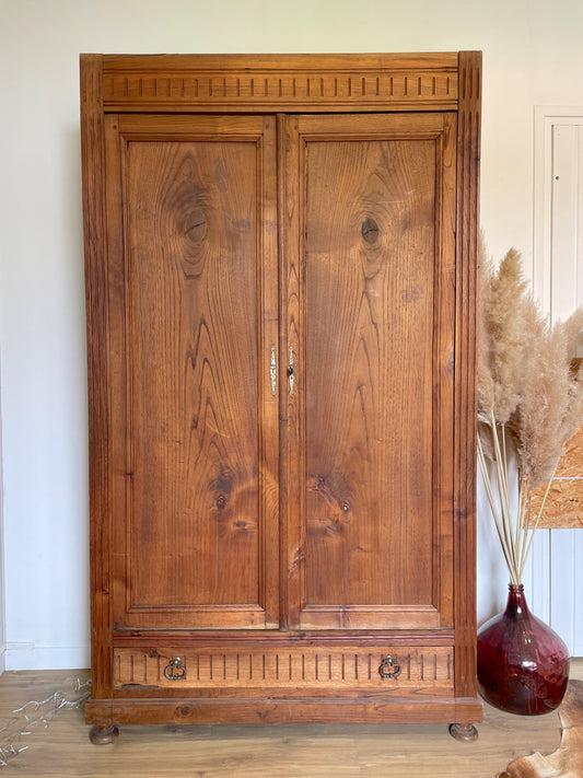 Armoire vintage bois brut, étagères et penderie