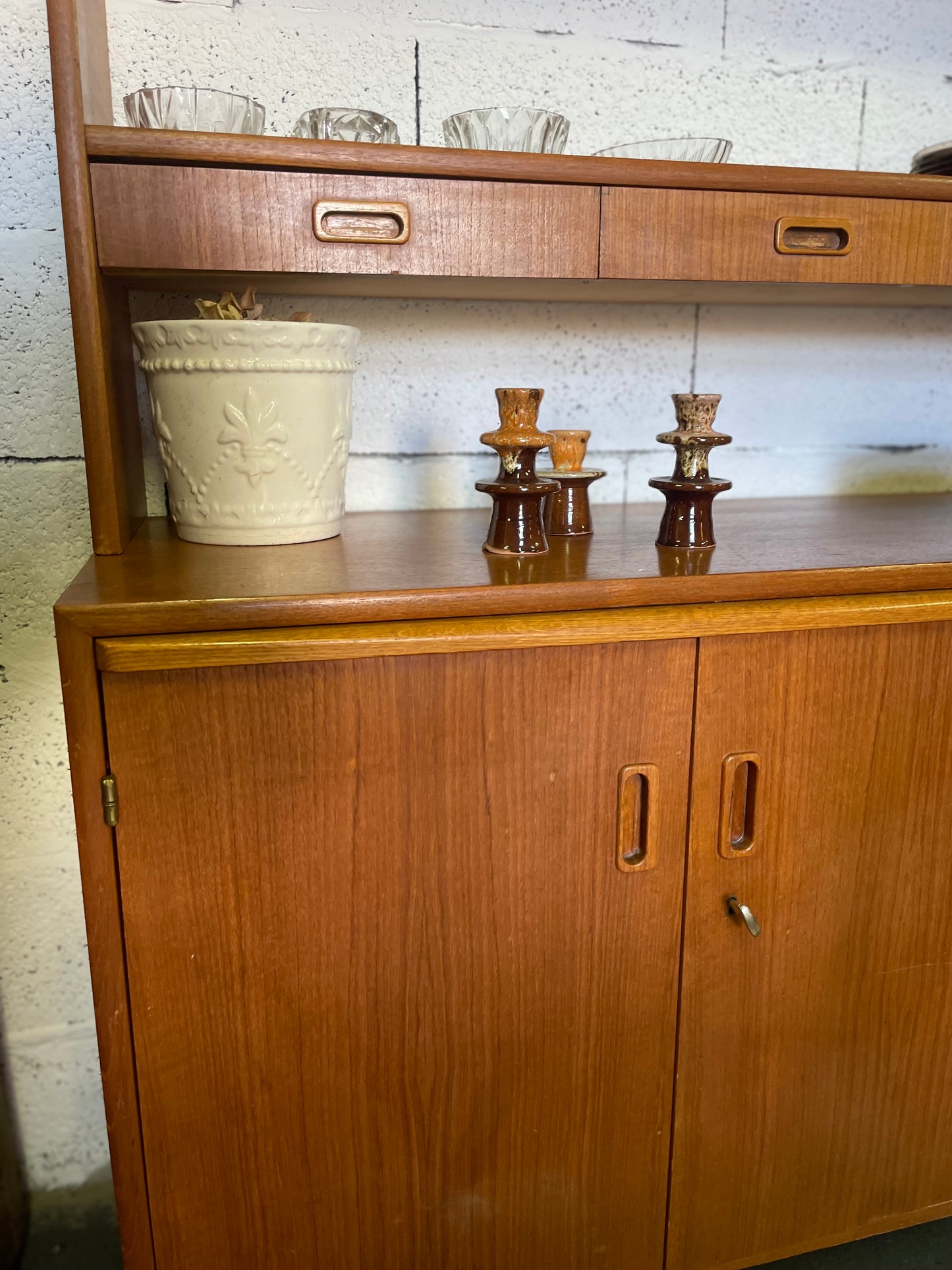 Vaisselier scandinave vintage en teck – Années 1960