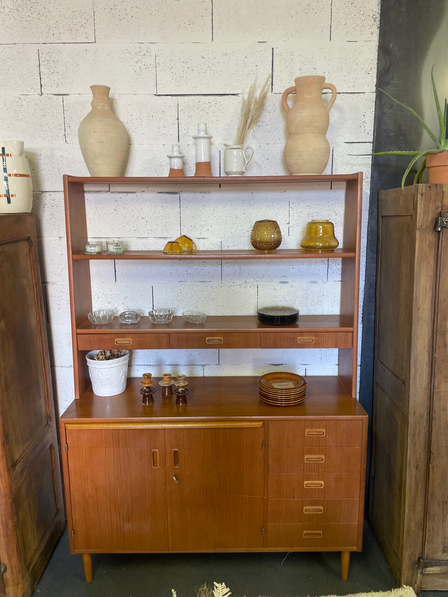 Vaisselier scandinave vintage en teck – Années 1960