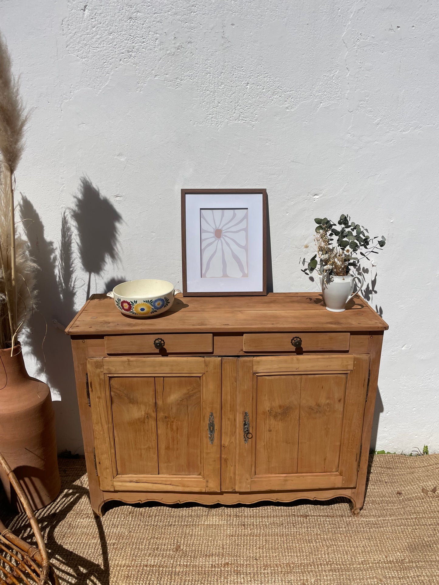 Buffet bohème vintage en bois brut massif - entièrement décapé