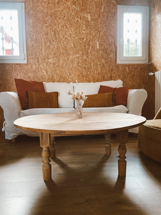 Table basse ovale en bois brut vintage