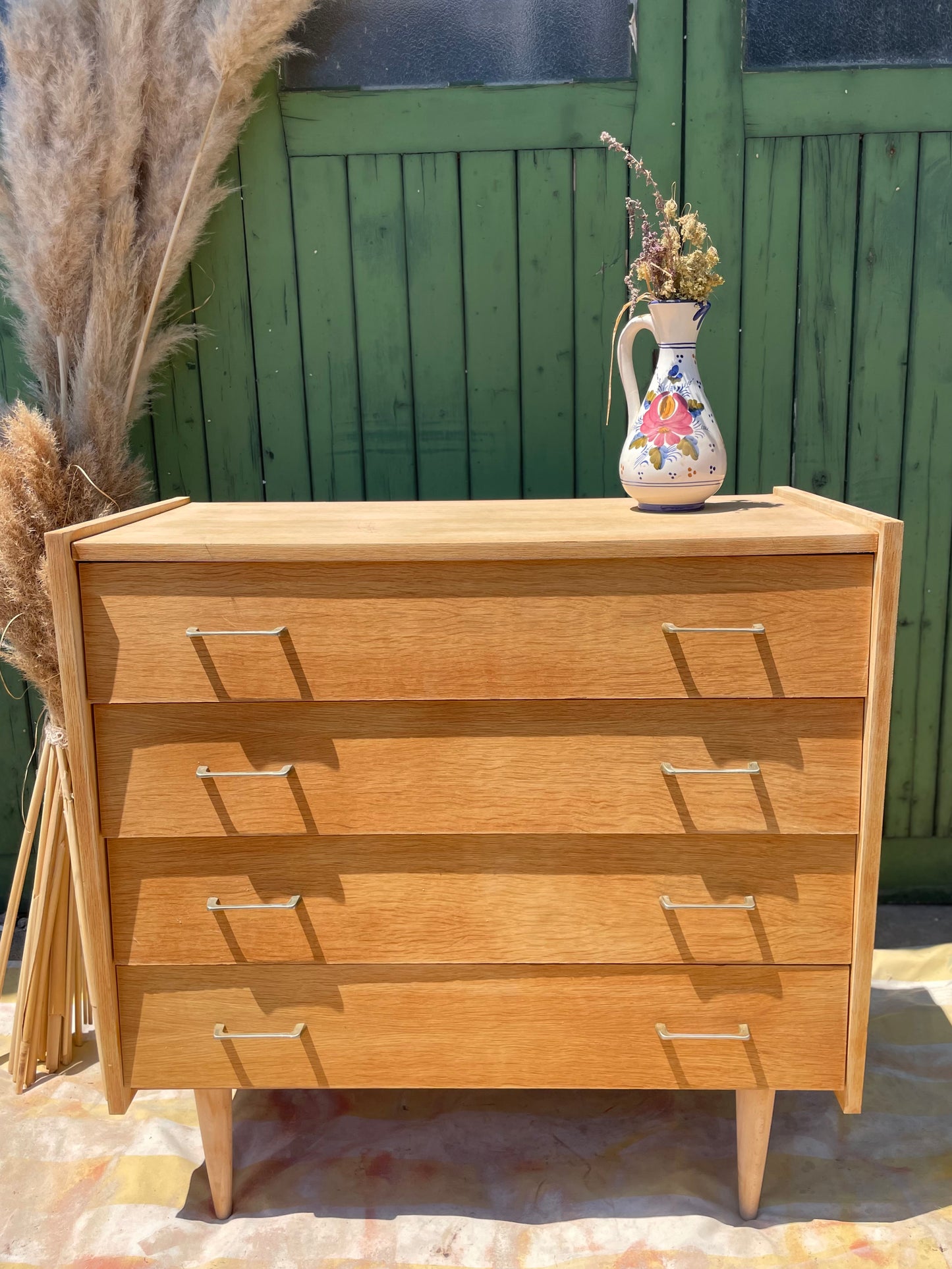 Commode vintage bois décapé pieds fuseaux