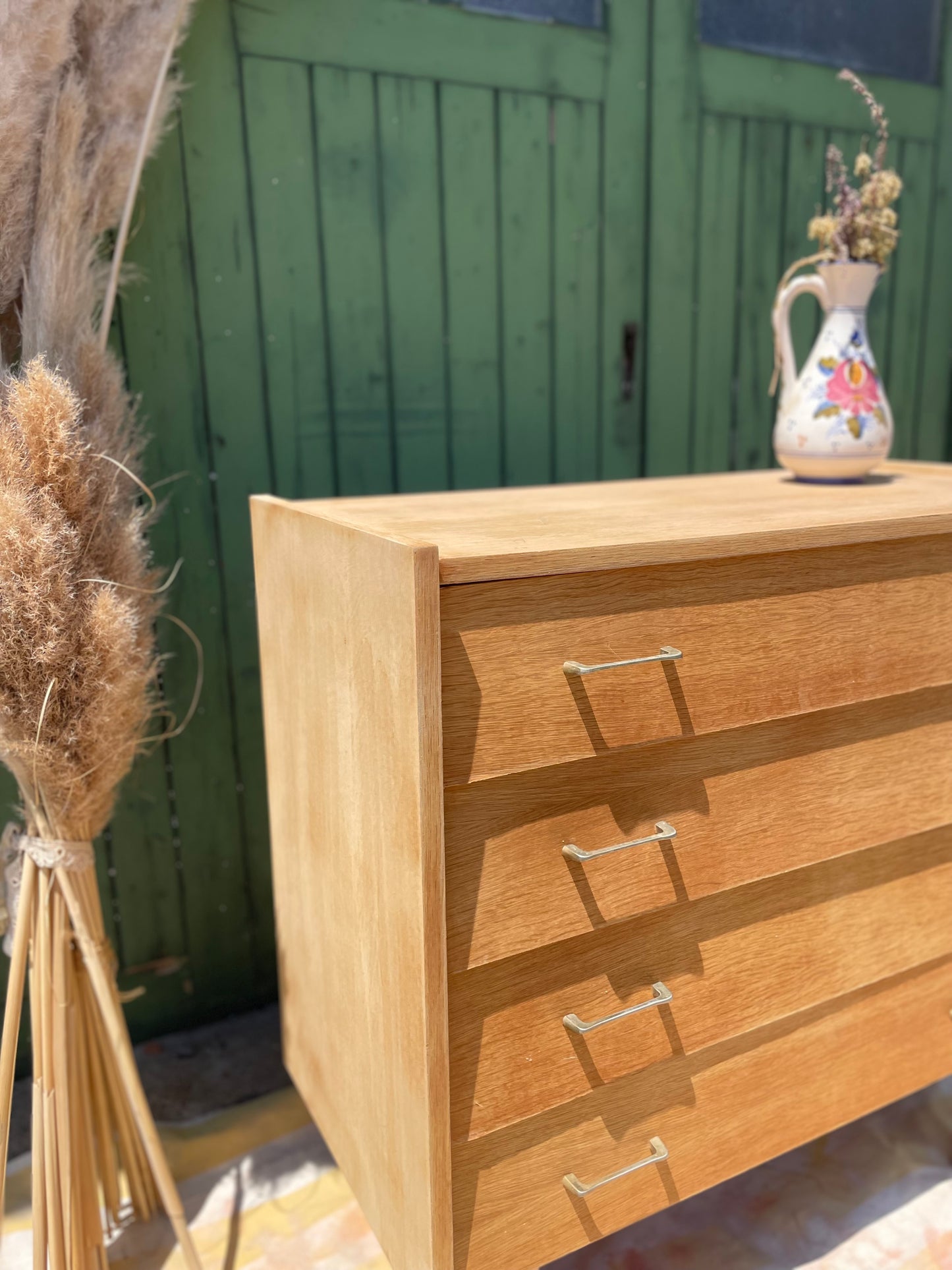 Commode vintage bois décapé pieds fuseaux