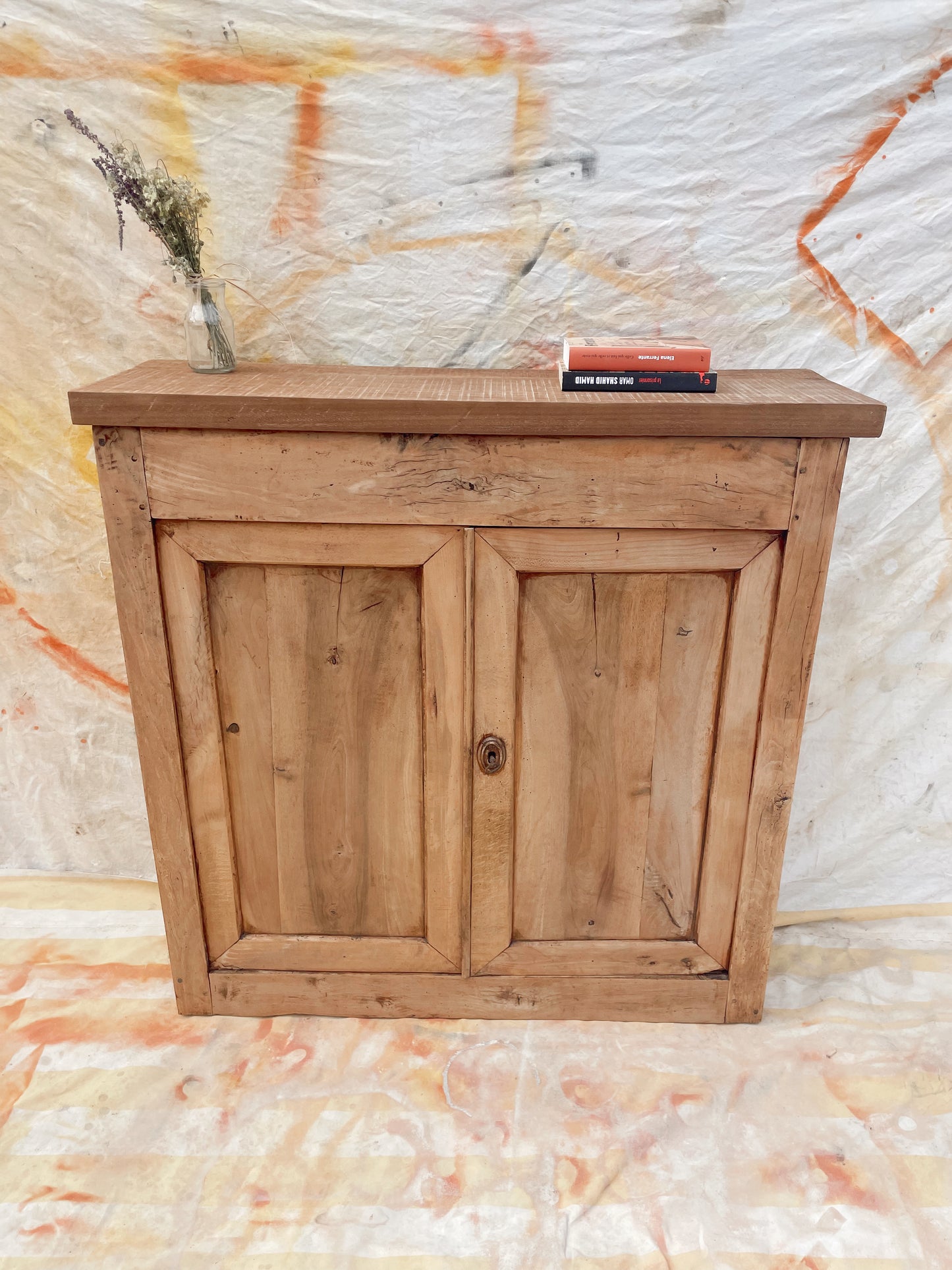 Buffet vintage en bois massif – entièrement décapé