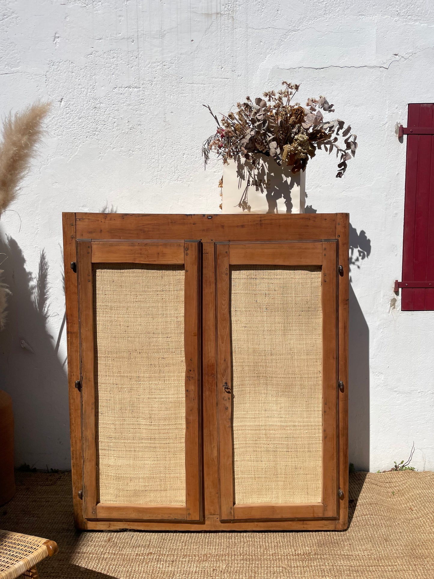 Buffet / Armoire vintage bois brut et raphia