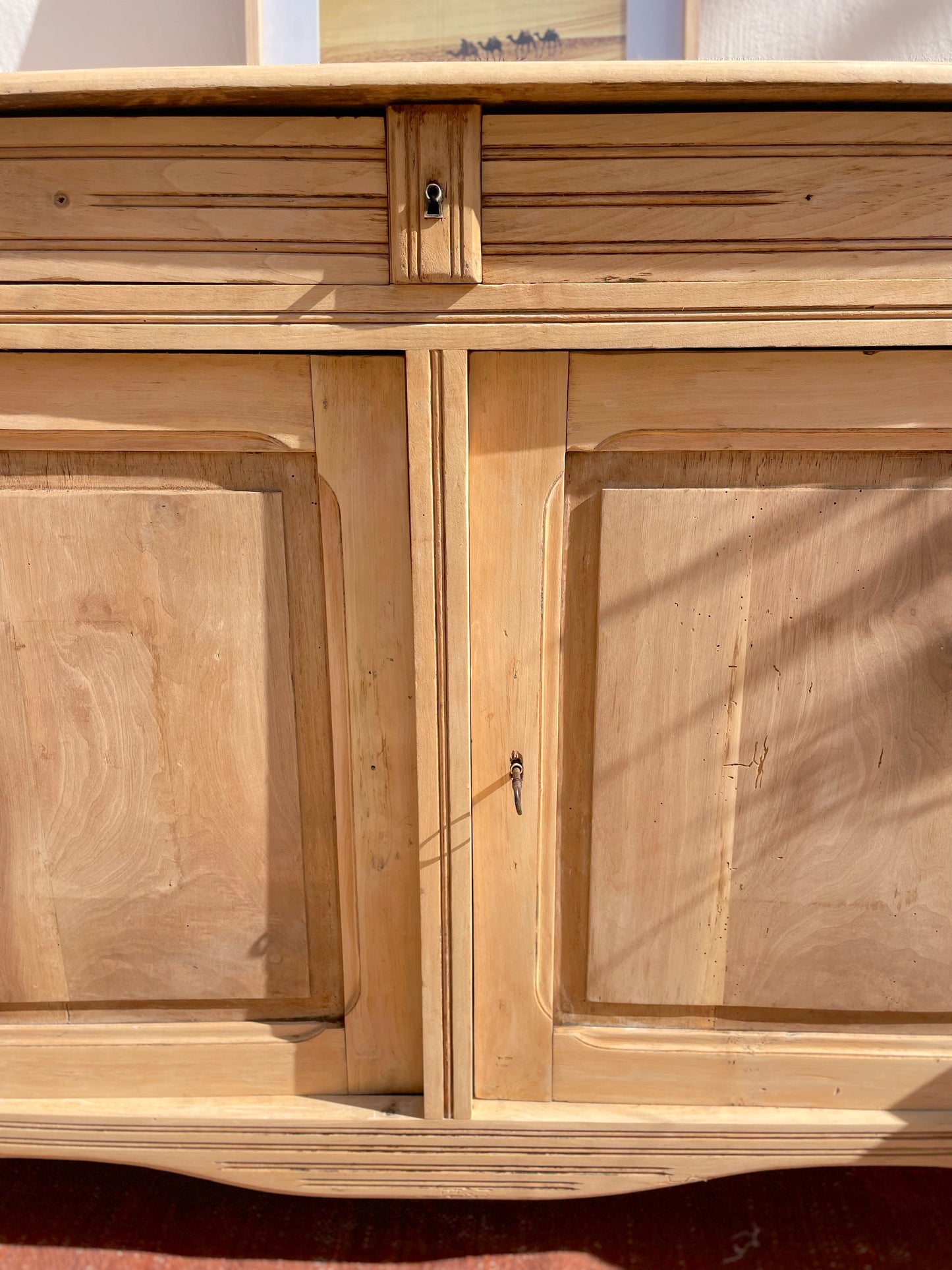 Buffet parisien vintage bois brut - 2 tiroirs et 2 portes