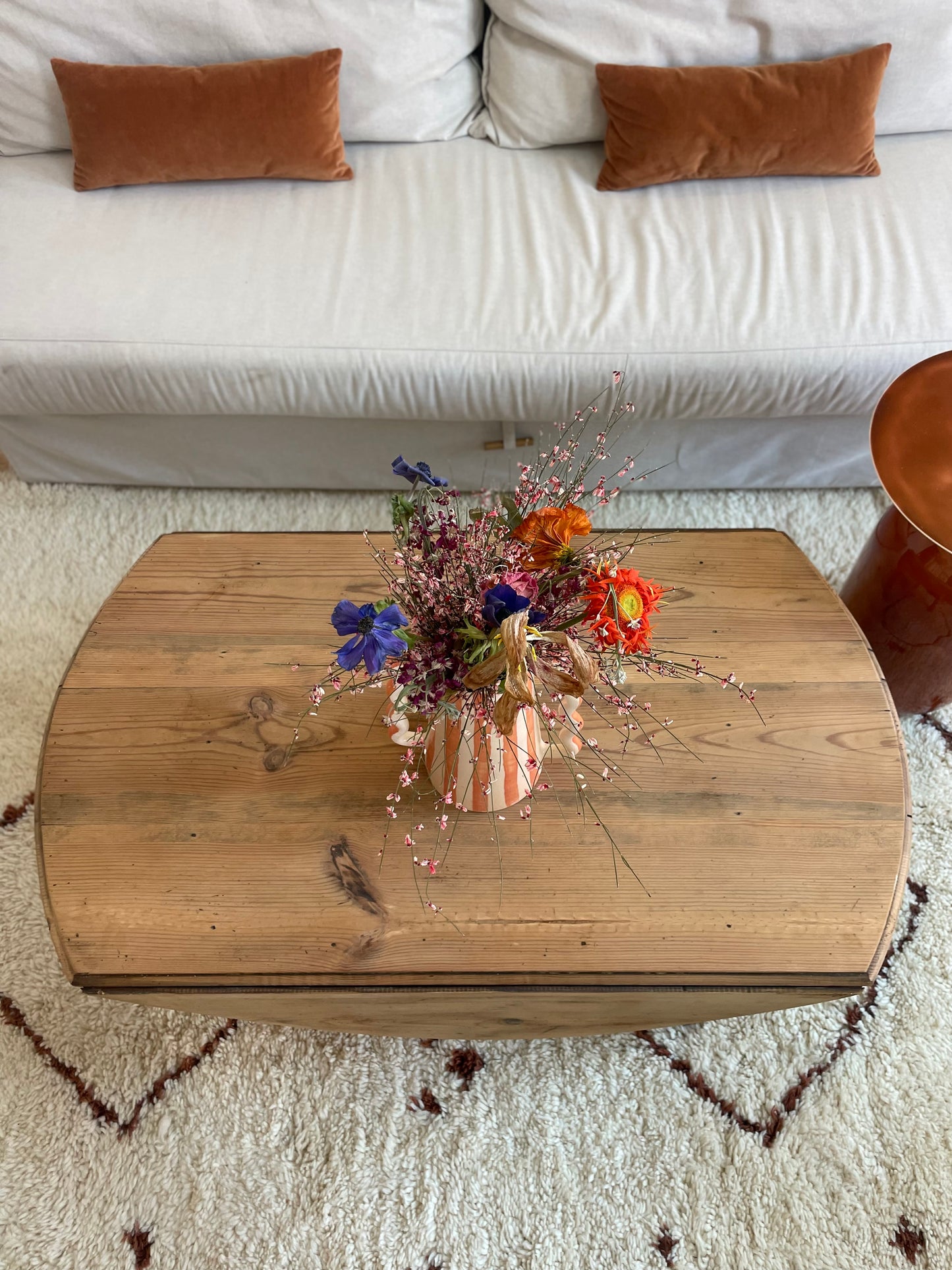 Table basse ancienne modulable en bois massif avec abattants — charme rustique authentique