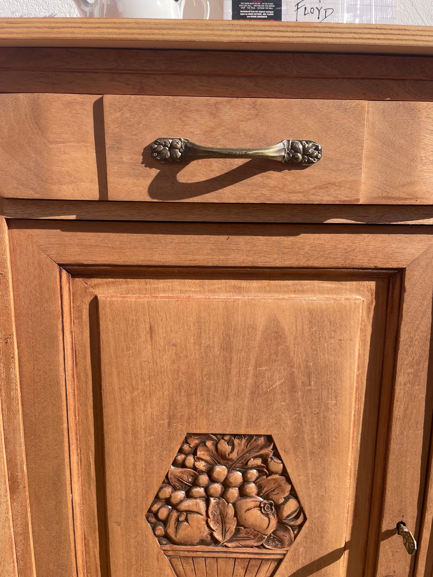 Buffet ancien en bois massif – meuble campagne chic