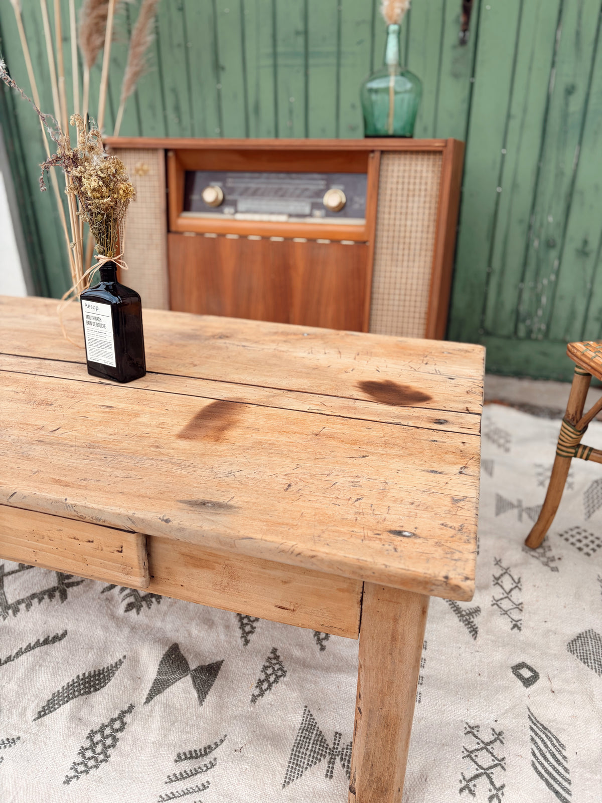 Table basse de ferme ancienne en bois décapé – 115 cm