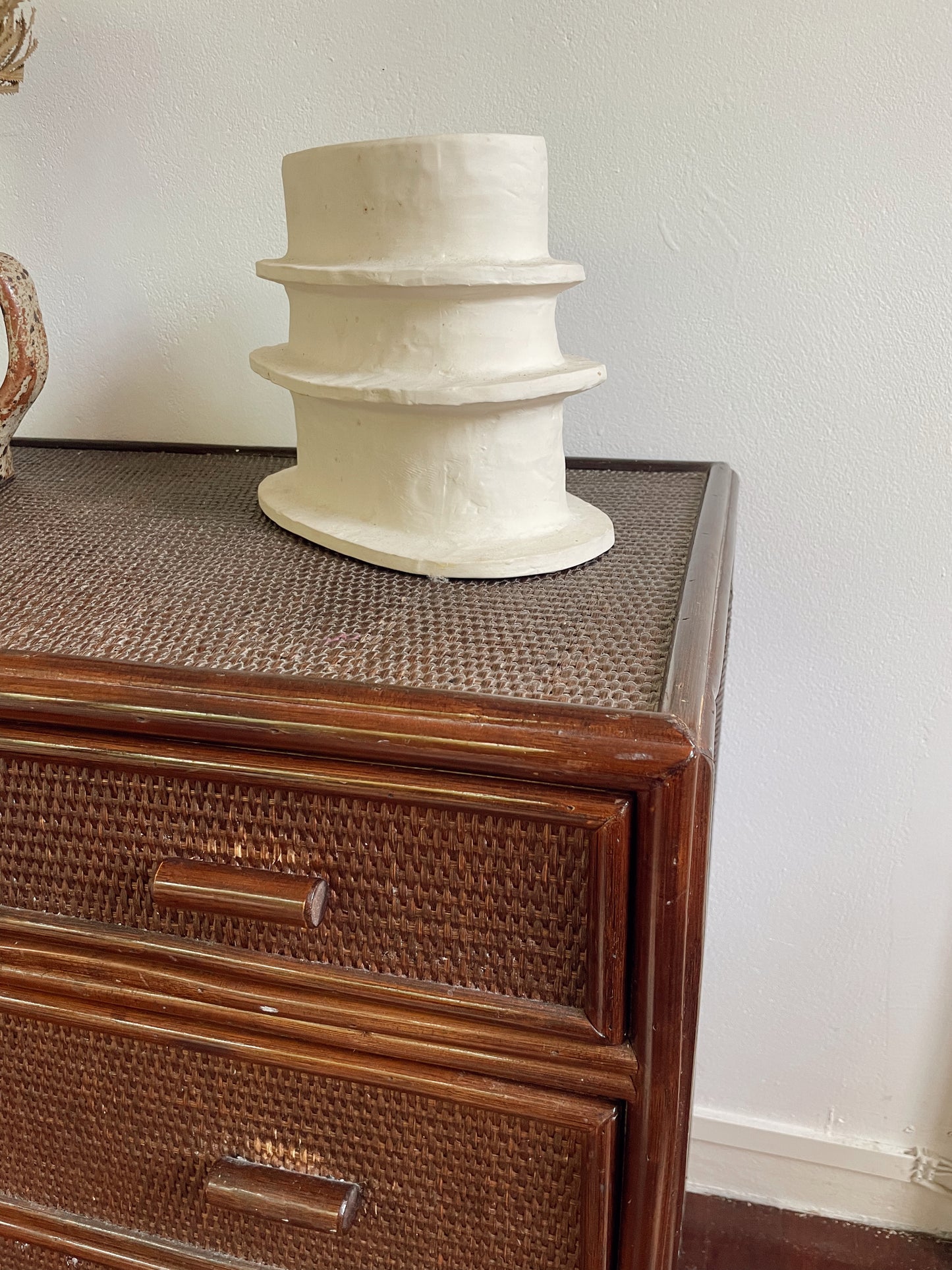 Commode vintage en rotin et cannage – années 70