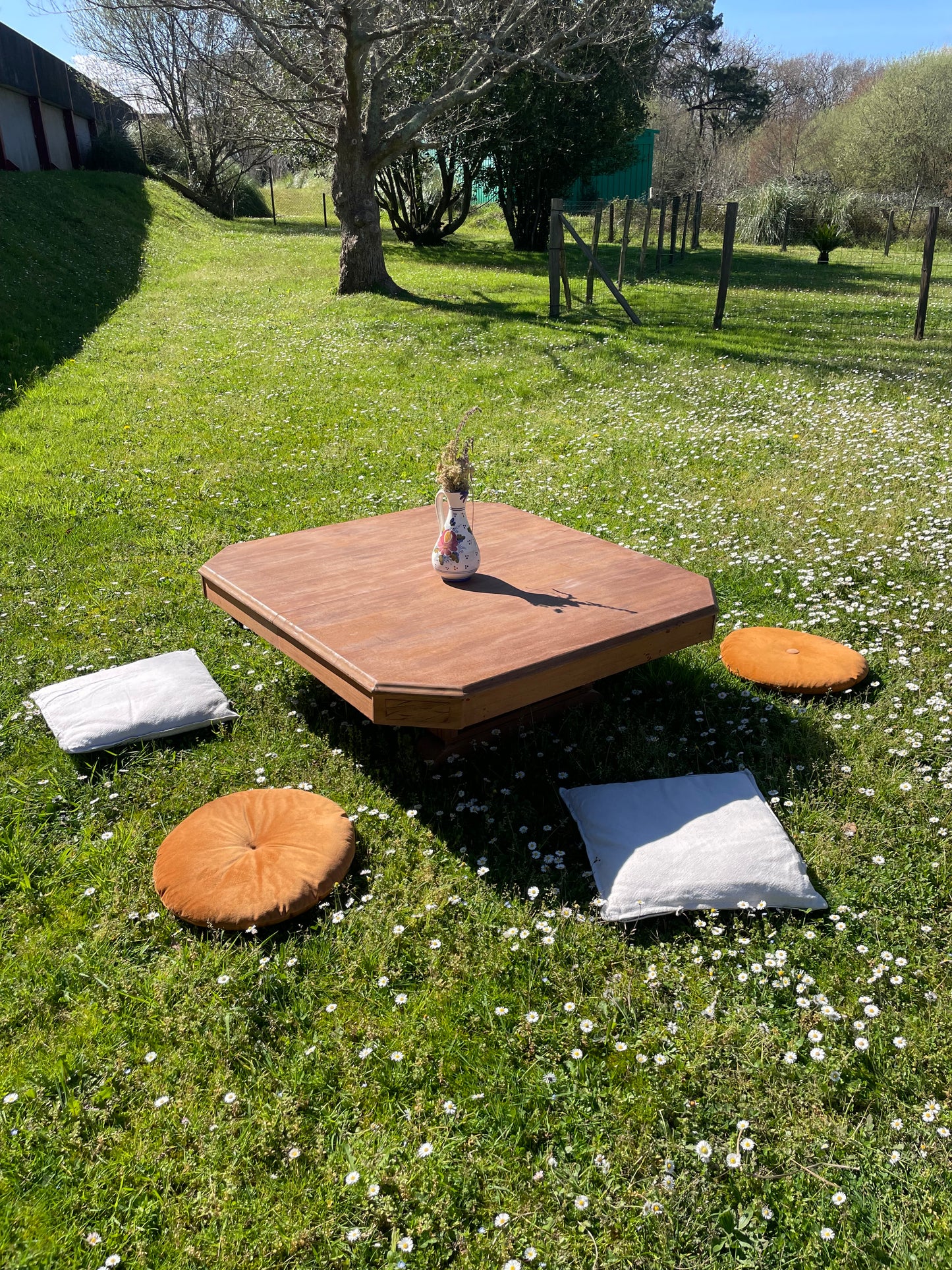 Grande table basse vintage en bois – table basse bohème