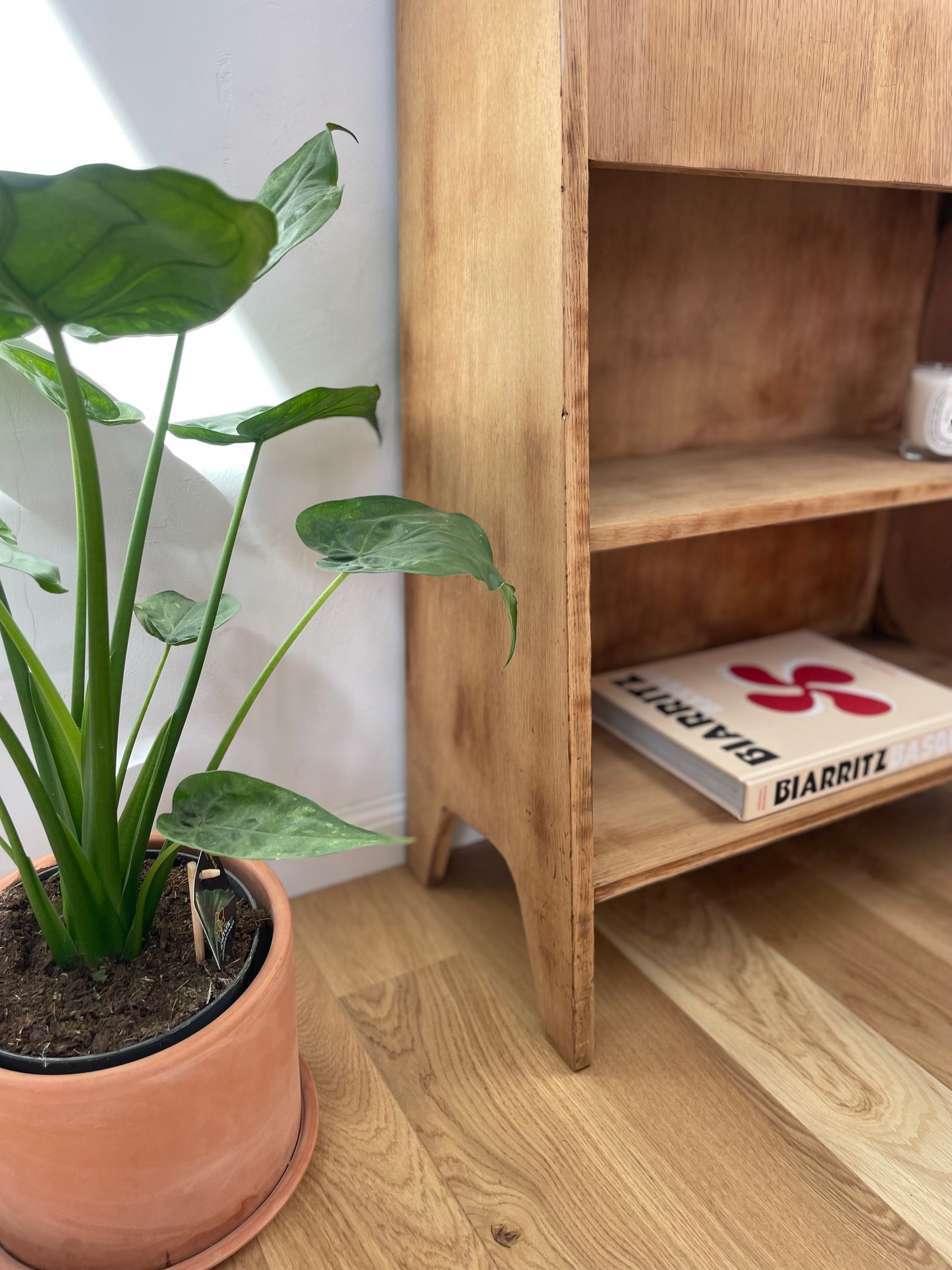Secrétaire vintage en bois — petit bureau avec abattant et étagères
