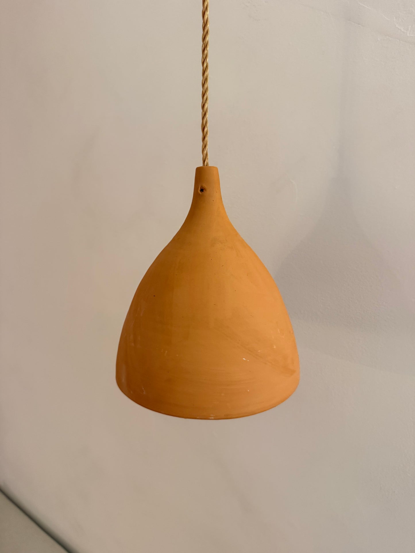 Suspension artisanale marocaine en terre cuite – forme cloche