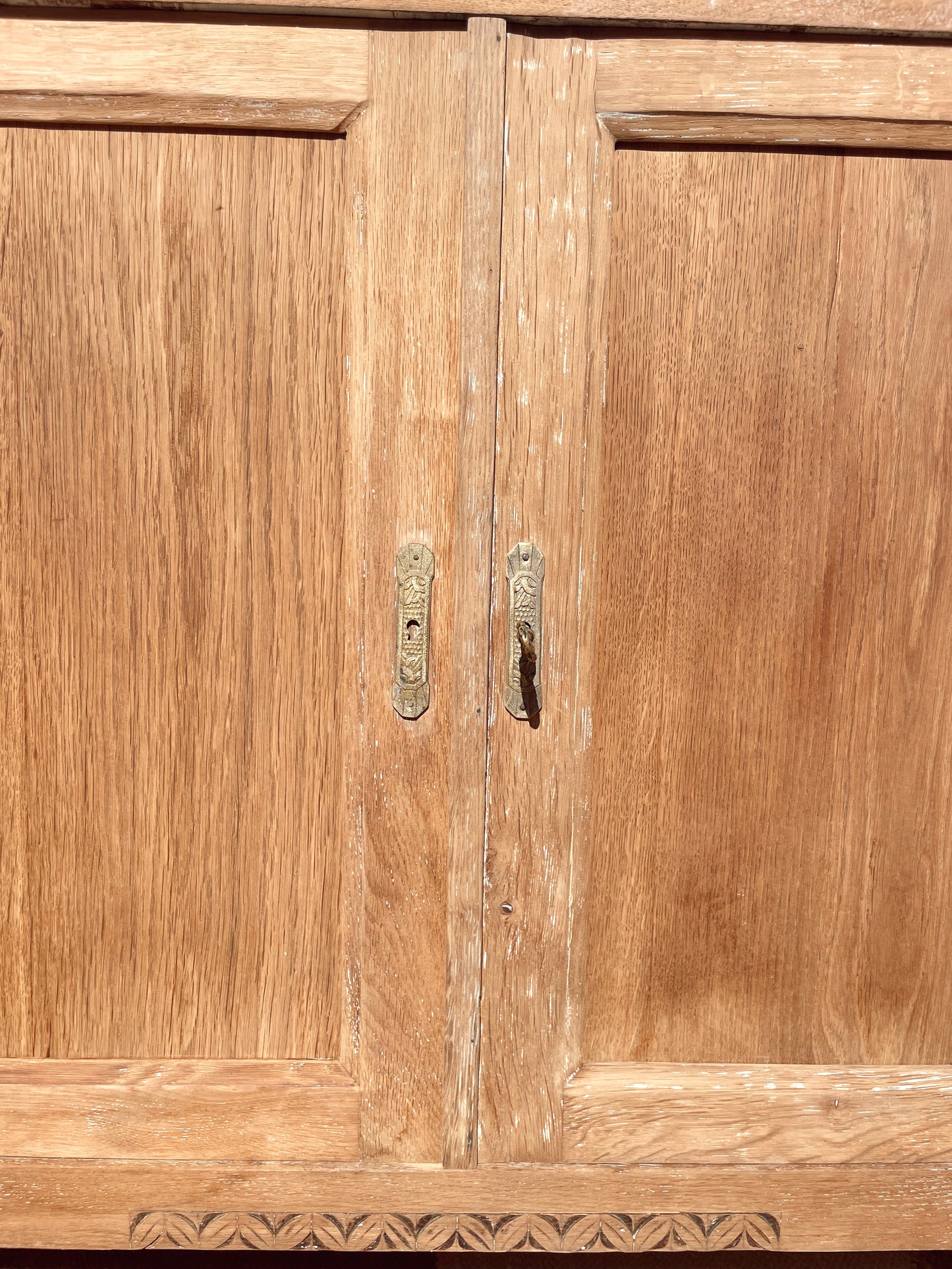 Buffet parisien ancien en bois massif — 2 portes — années 40-60