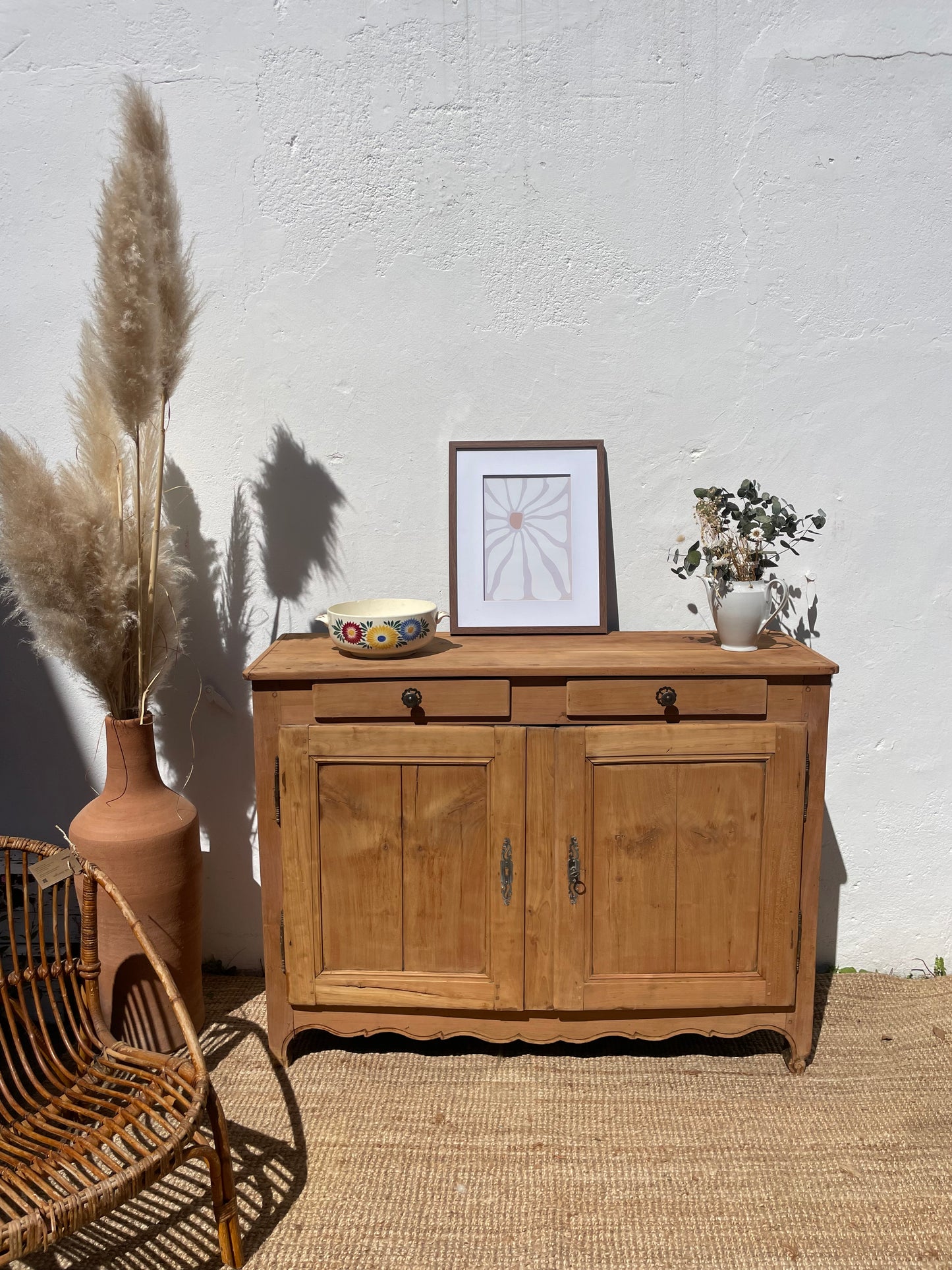 Buffet bohème vintage en bois brut massif - entièrement décapé