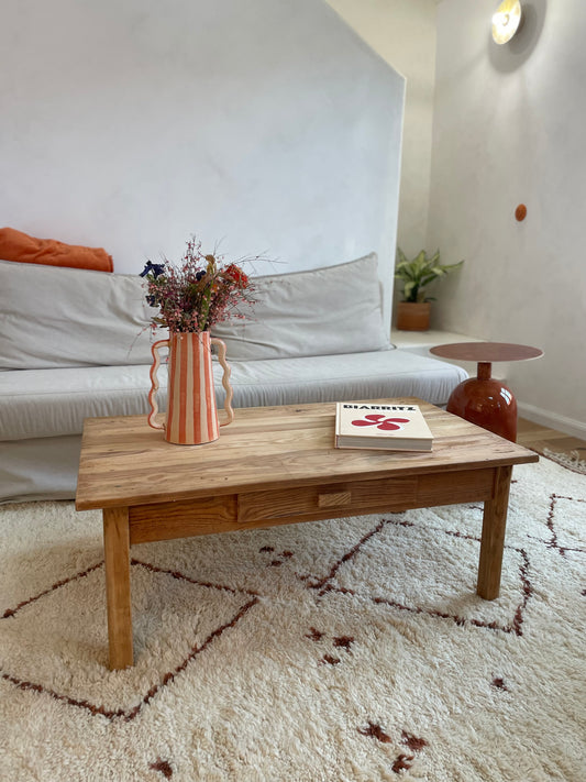 Table basse ancienne en bois massif — meuble vintage rustique avec tiroir