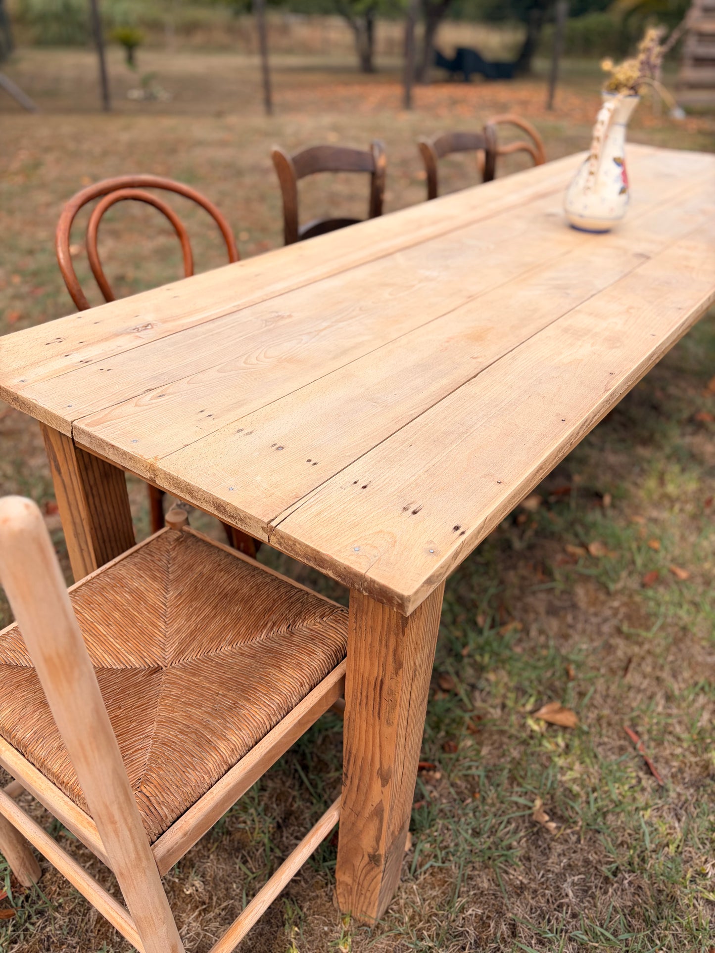 Grande table de ferme ancienne en bois massif 250 cm | Table de restaurant vintage – Pépiterie