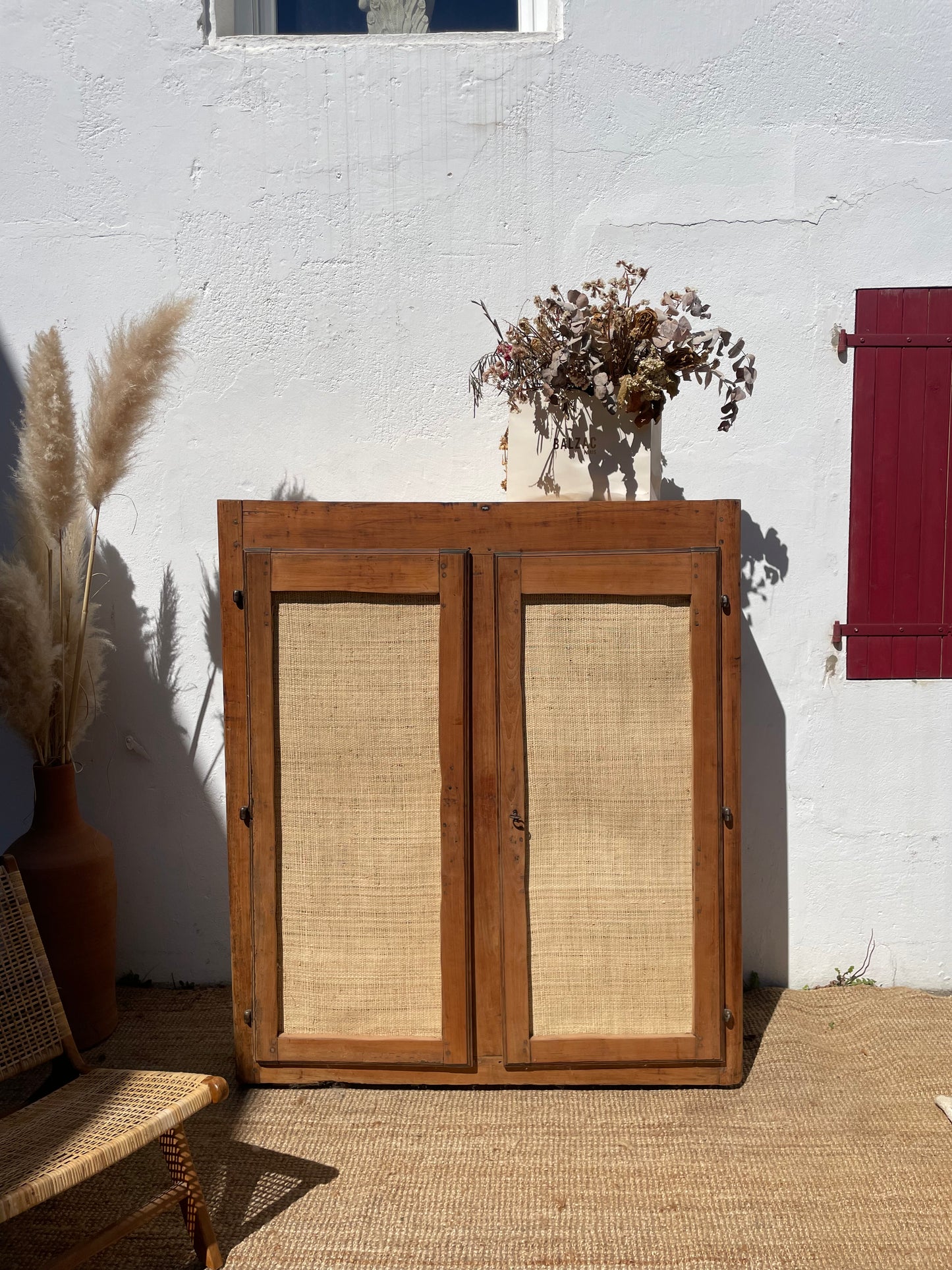 Buffet / Armoire vintage bois brut et raphia