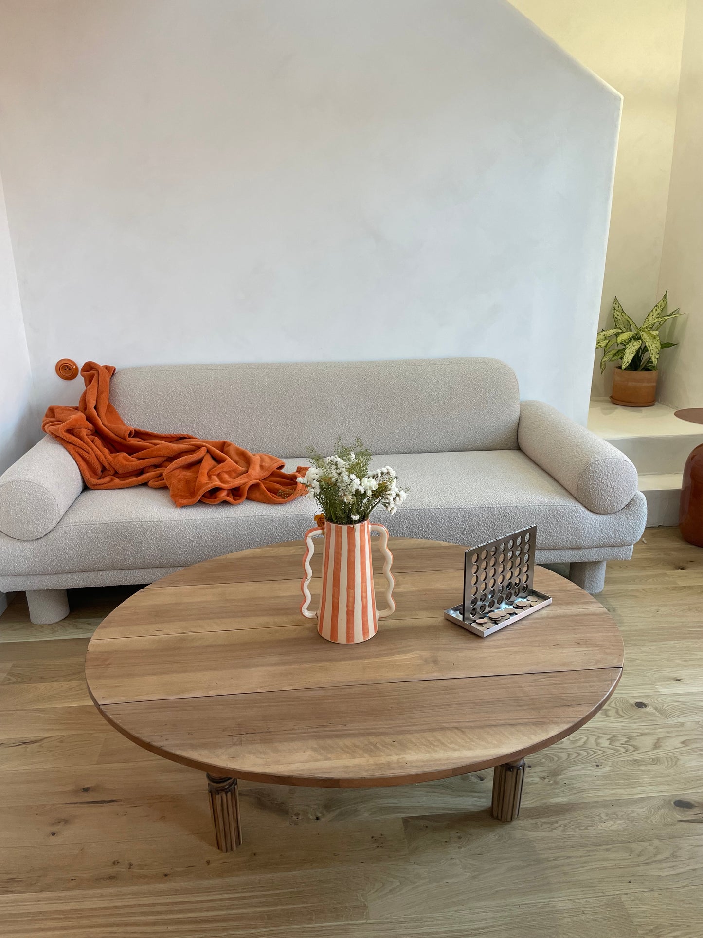 Table basse vintage ovale en bois massif – plateau rabattable