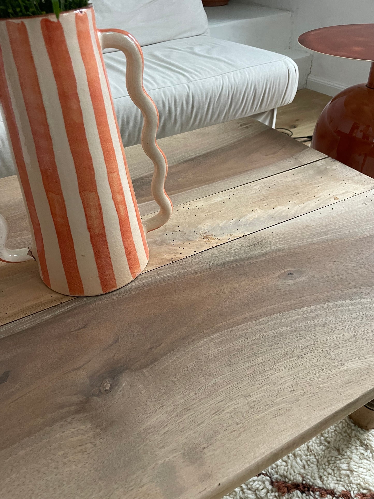 Table basse ancienne en bois brut décapé — 100 x 64 cm — pièce unique