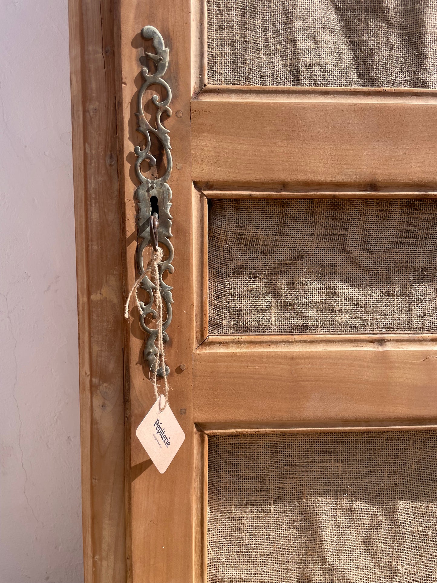 Grande armoire ancienne bois & toile de jute