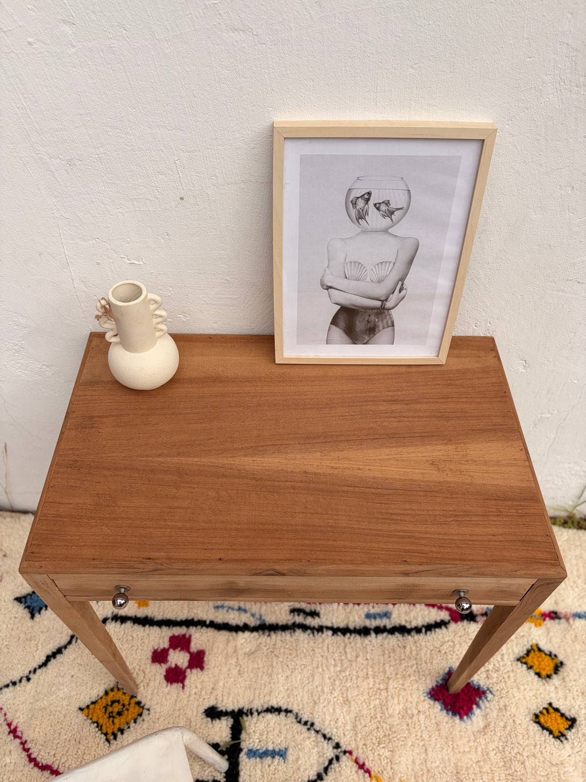 Petit bureau vintage en bois massif – tiroir & poignées chromées – 80 cm