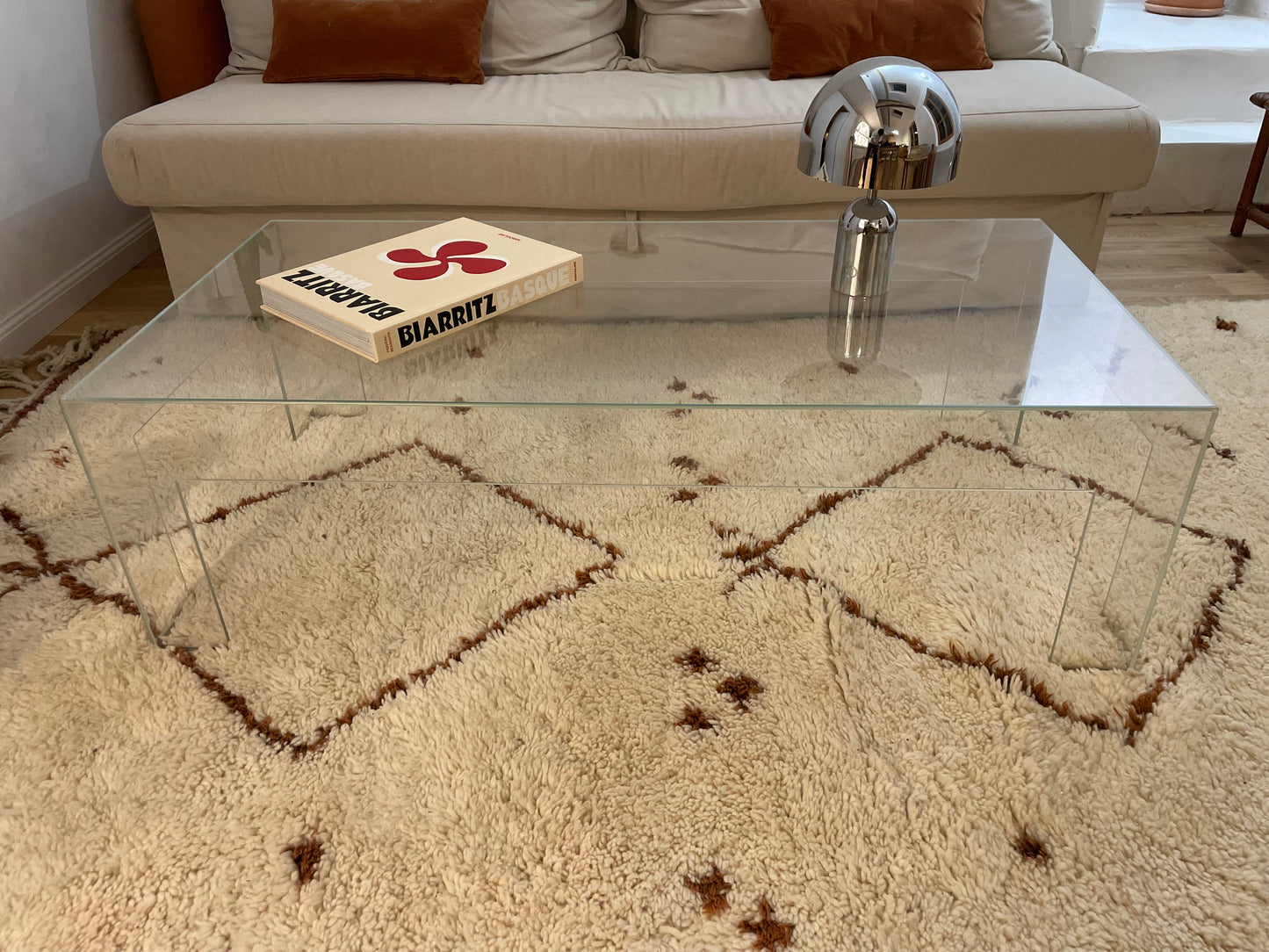 Table basse GLAS Italia en verre courbé – design italien minimaliste