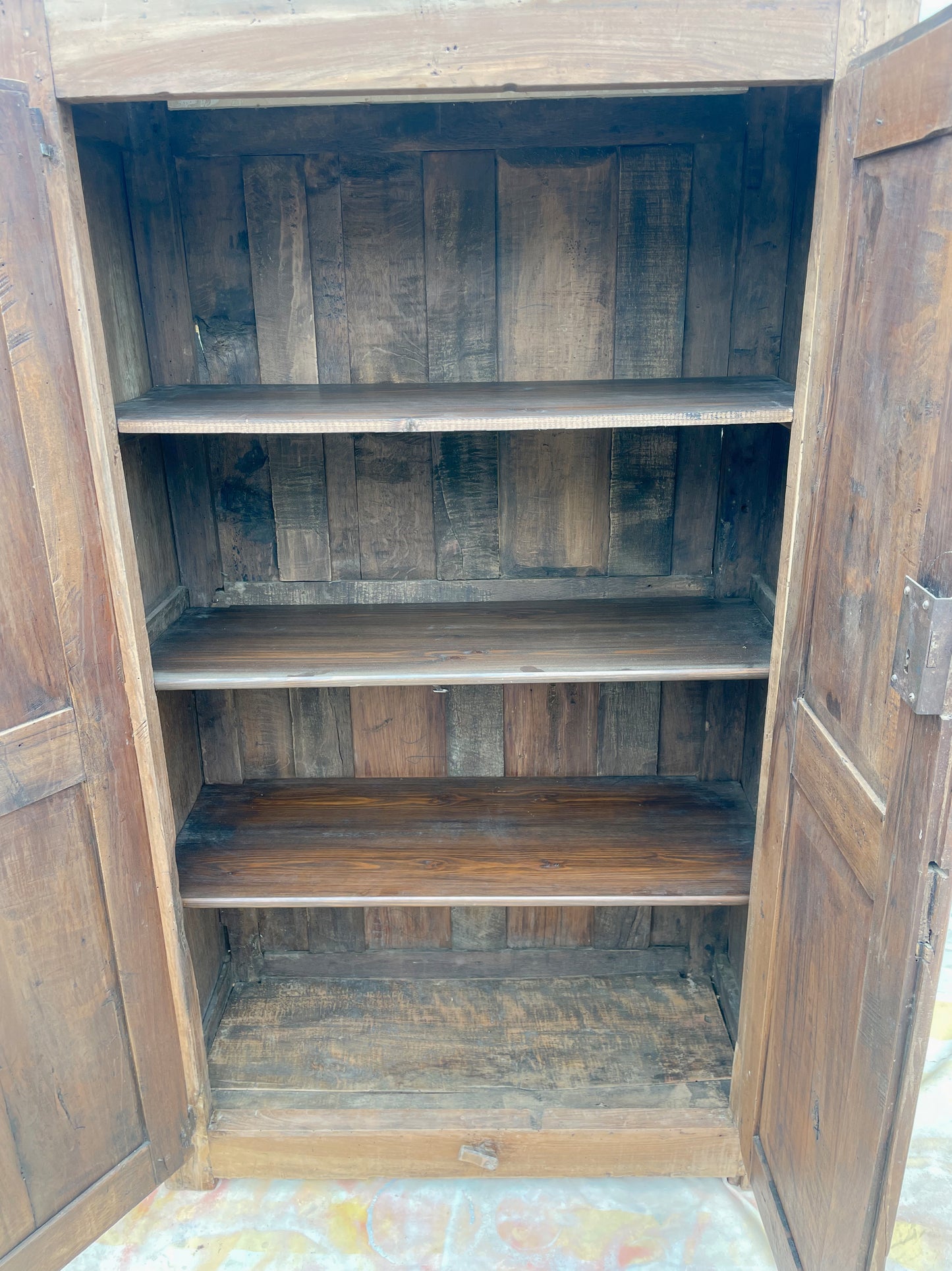 Armoire rustique vintage bois brut
