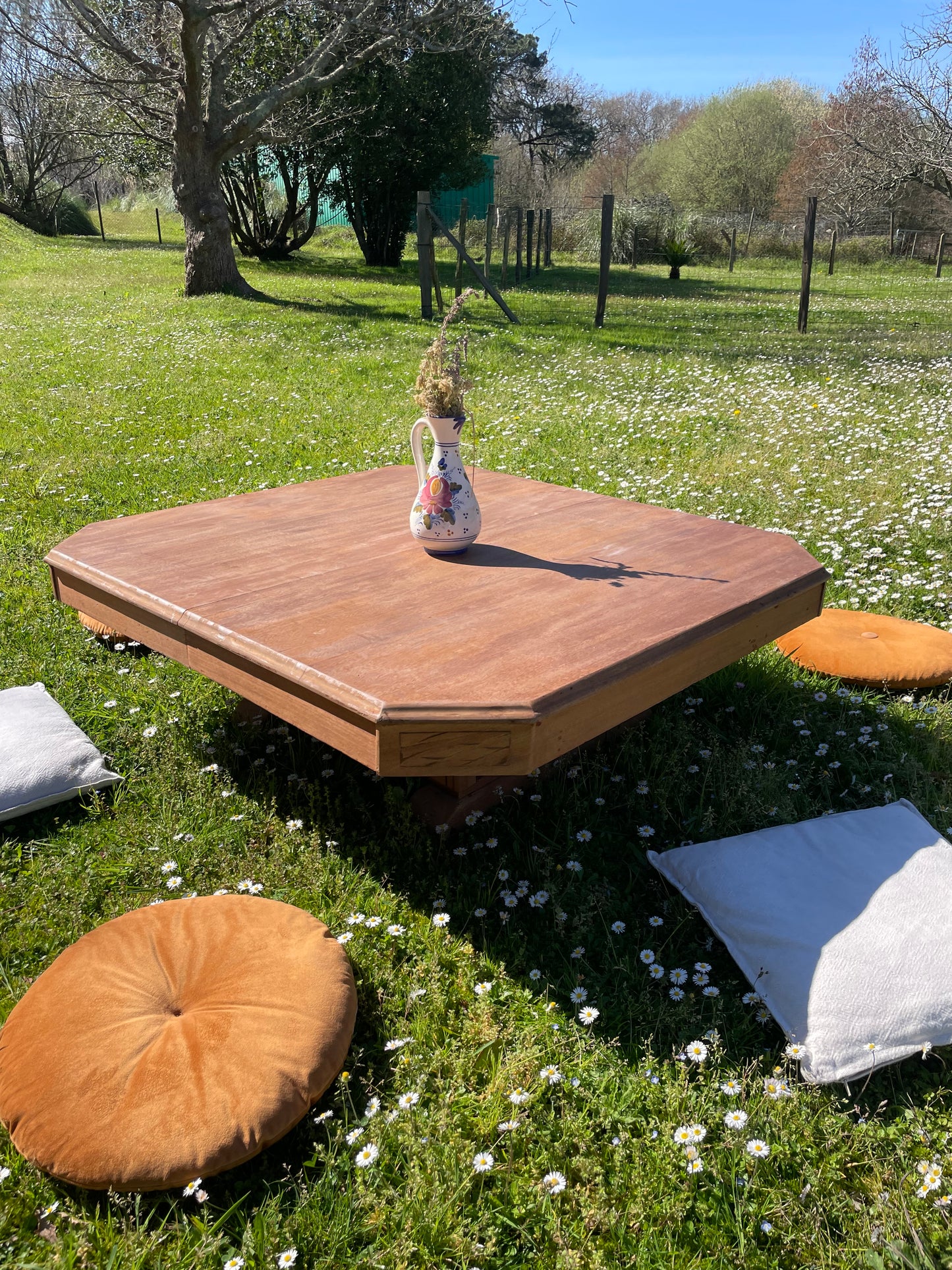 Grande table basse vintage en bois – table basse bohème