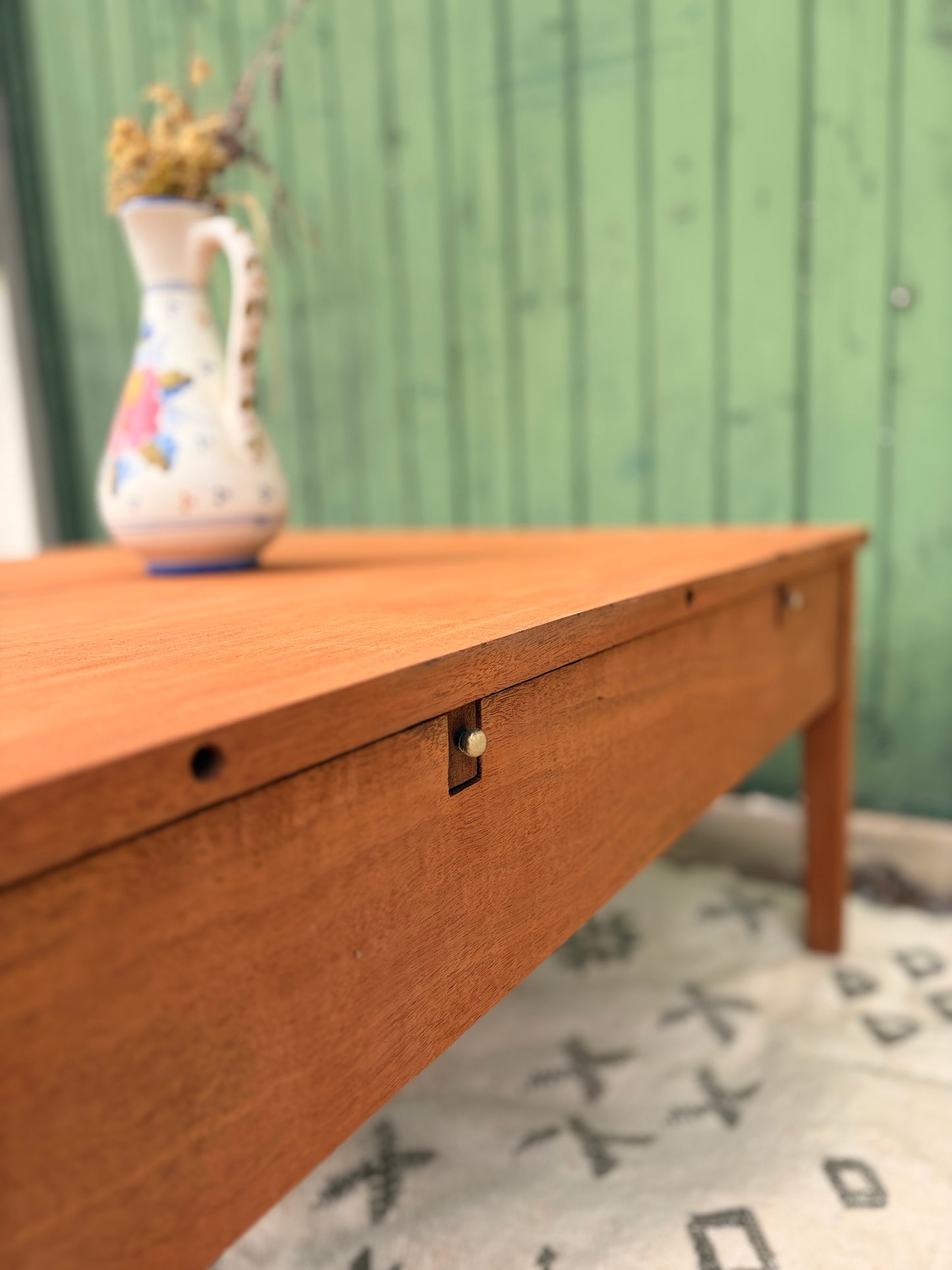 Table basse vintage en bois – 100 x 82 cm