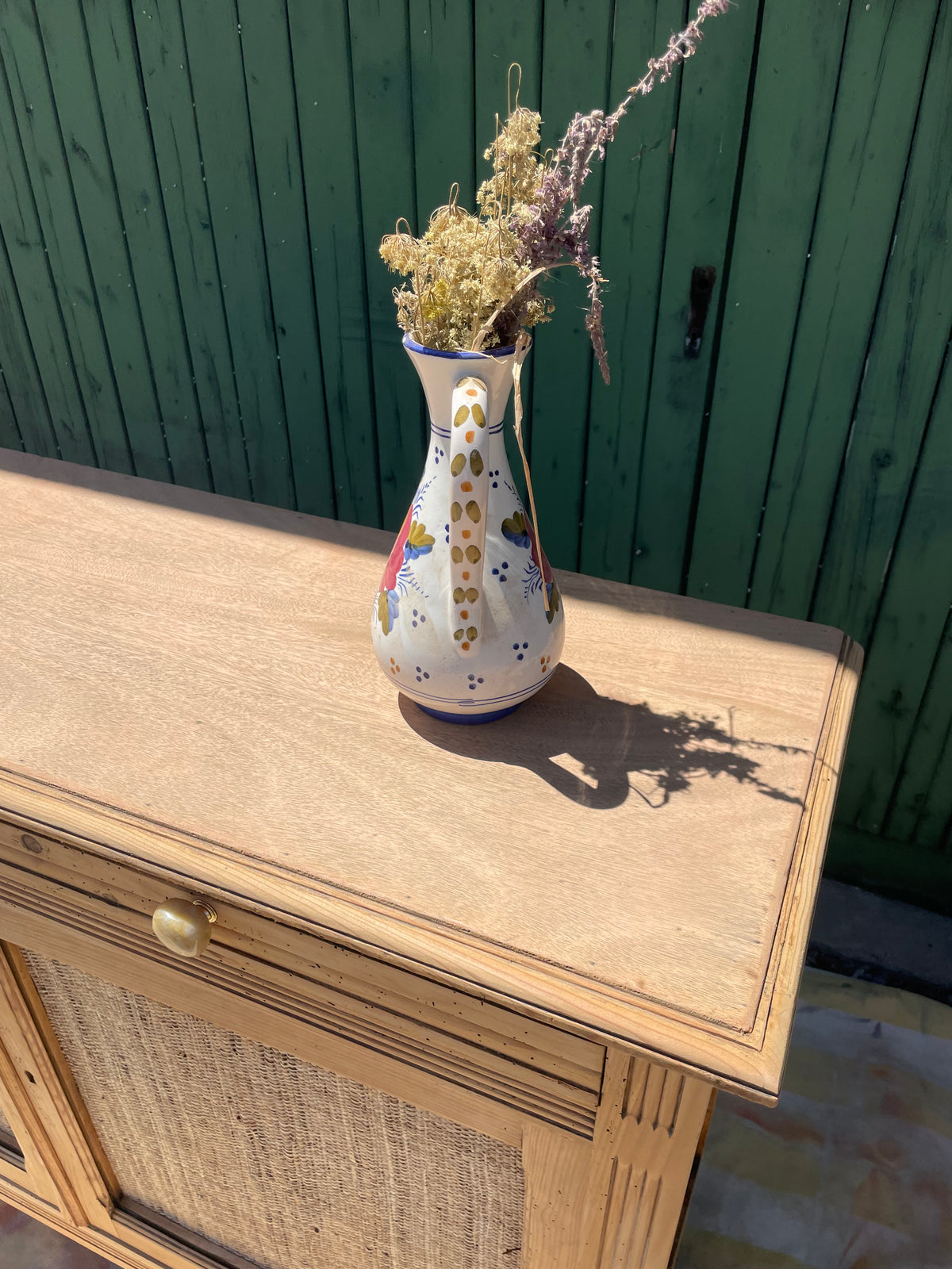 Buffet parisien vintage en bois massif & portes en raphia tressé