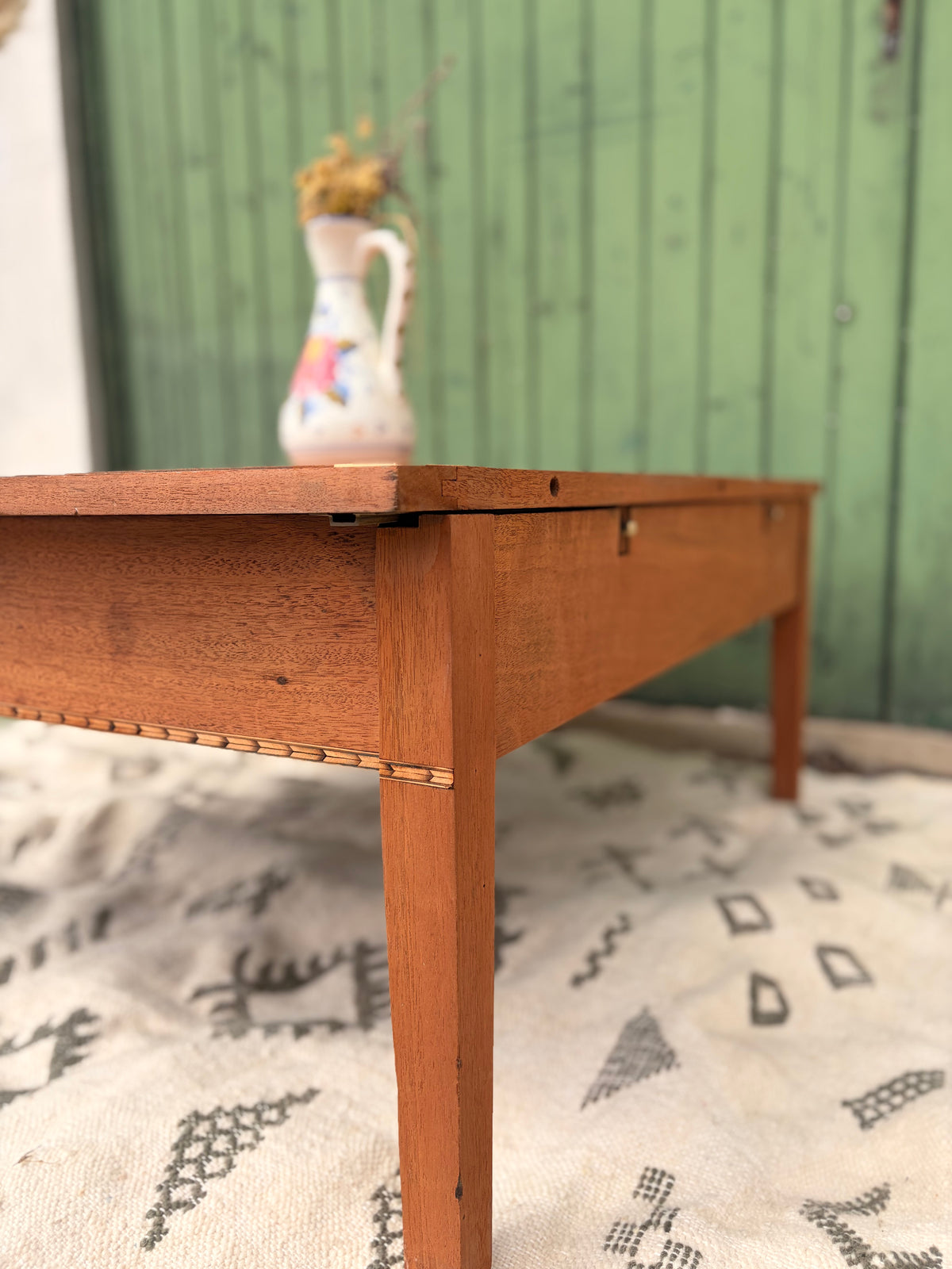 Table basse vintage en bois – 100 x 82 cm