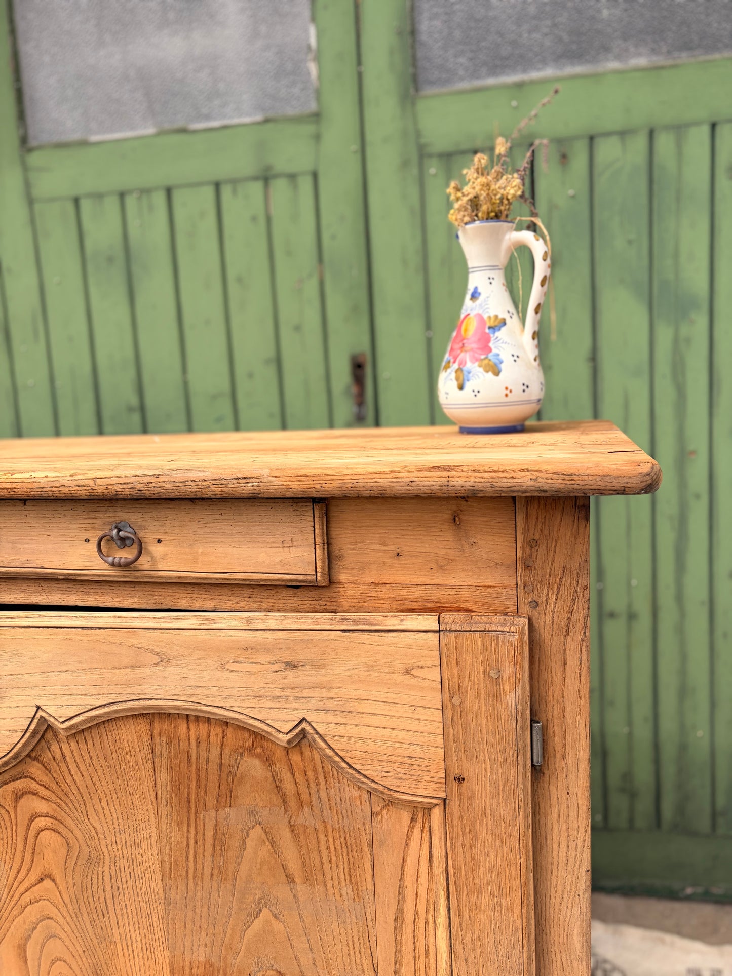 Buffet ancien en bois massif décapé – 160 cm