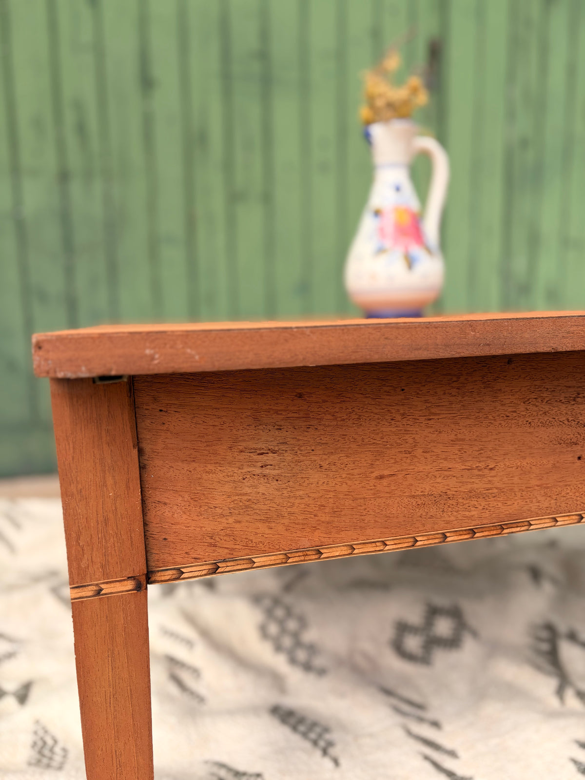 Table basse vintage en bois – 100 x 82 cm