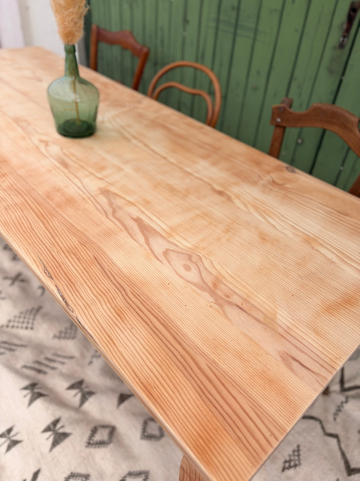 Grande table de ferme vintage en pin massif décapé – 200 × 80 cm