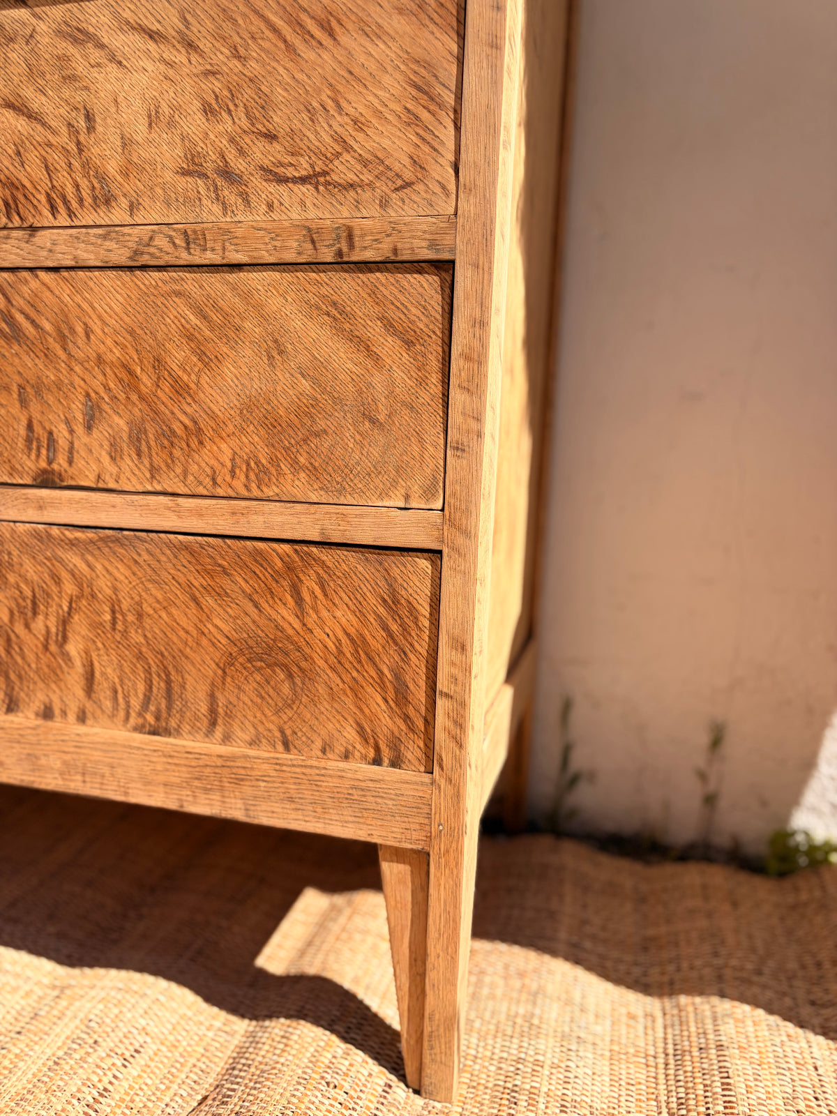 Commode vintage en chêne – 4 tiroirs & patine léopard