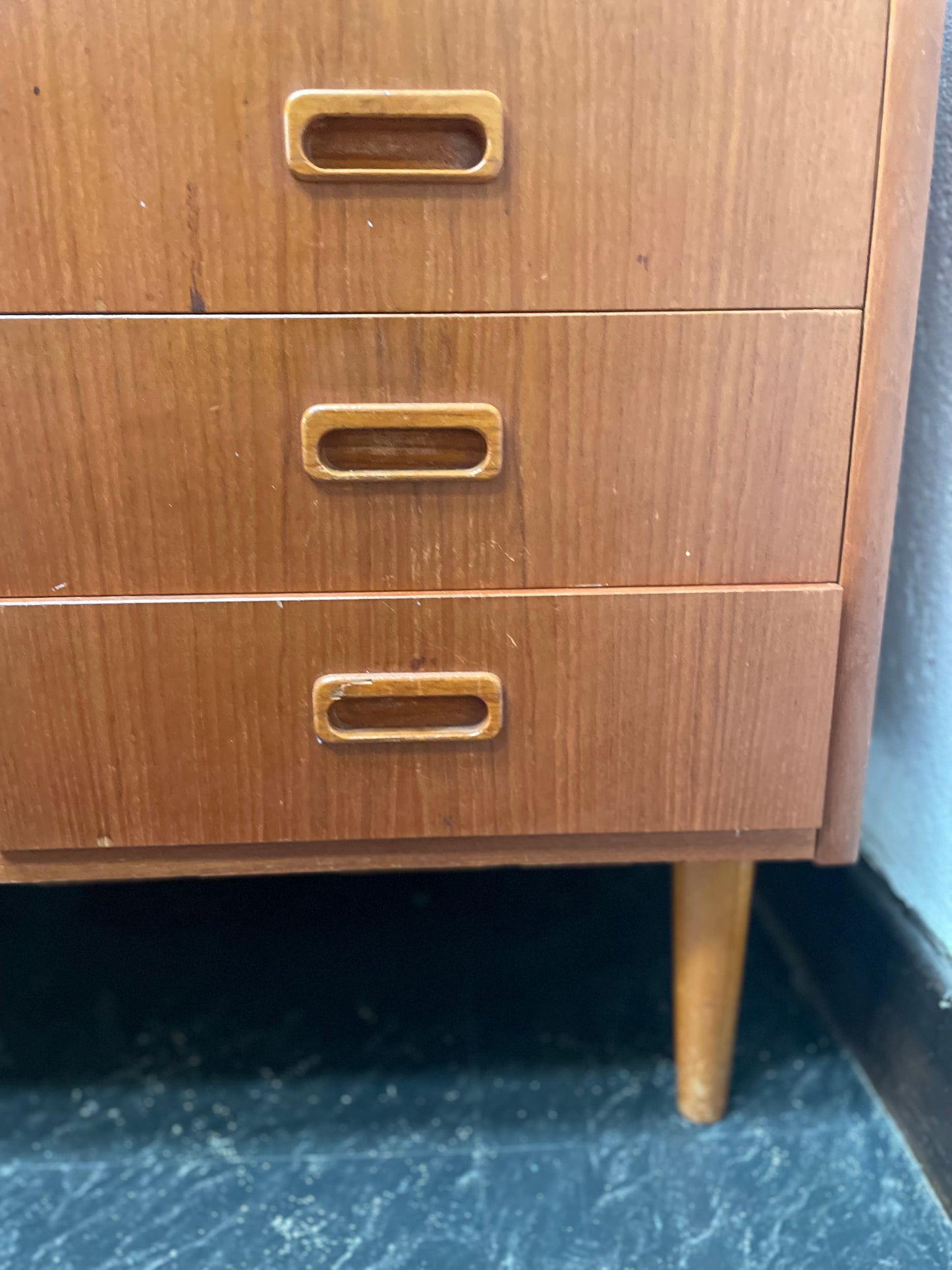 Vaisselier scandinave vintage en teck – Années 1960