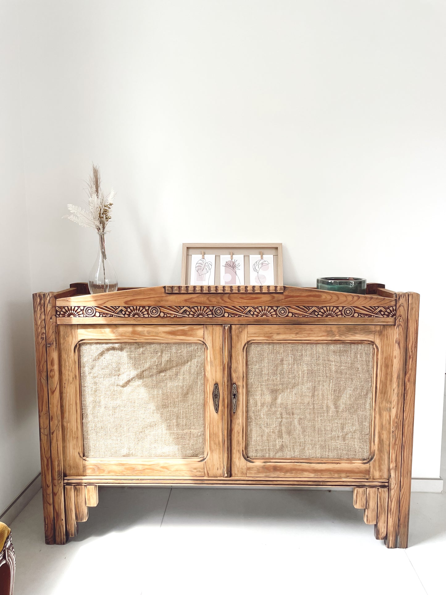 Buffet vintage art déco bois brut et toile de jute