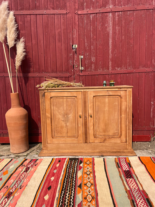 Buffet parisien  en  bois massif brut et décapé